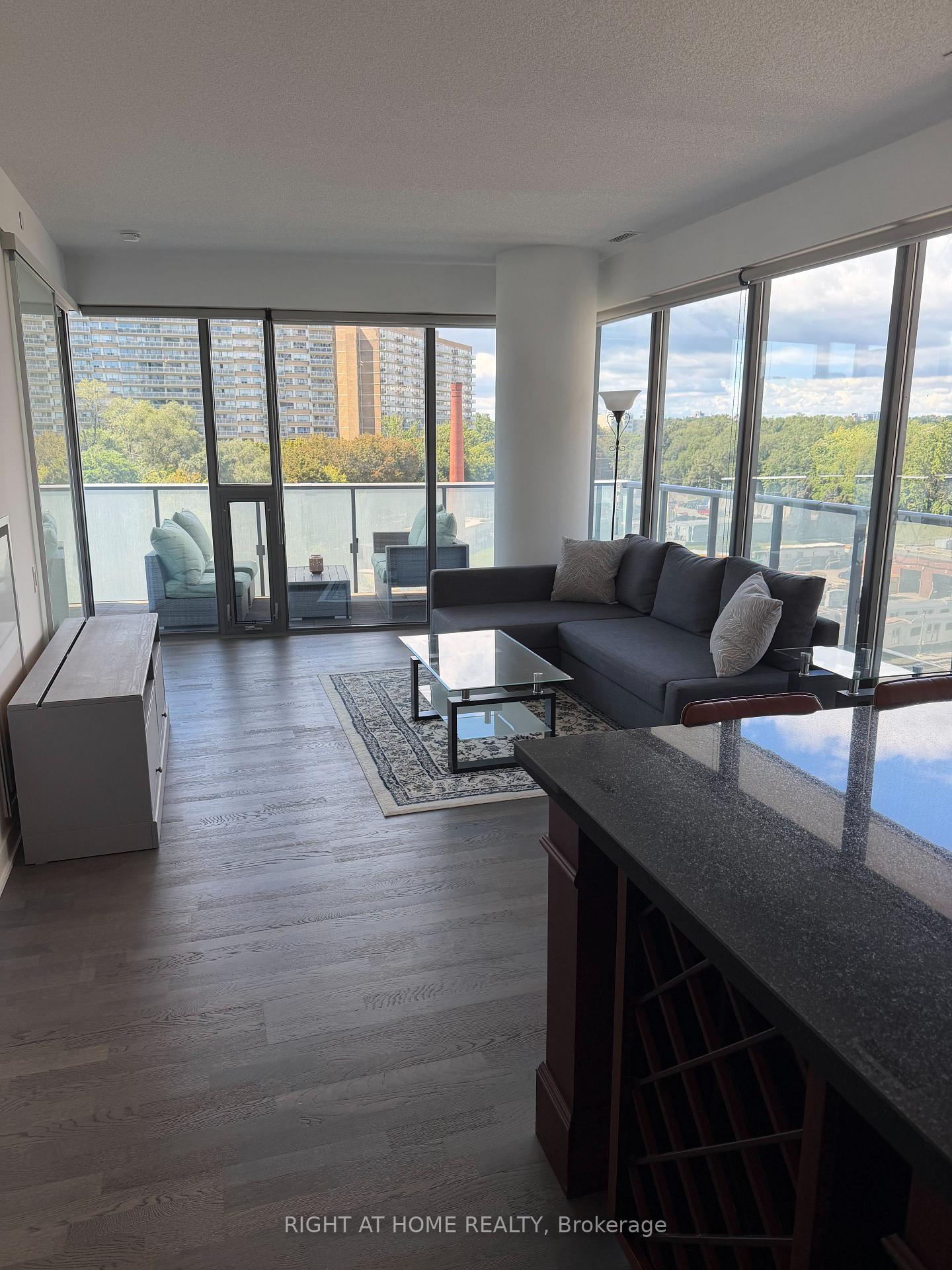 Photo 4 of Unit 704, 1815 Yonge Street, Toronto, Mount Pleasant West — HOMEH