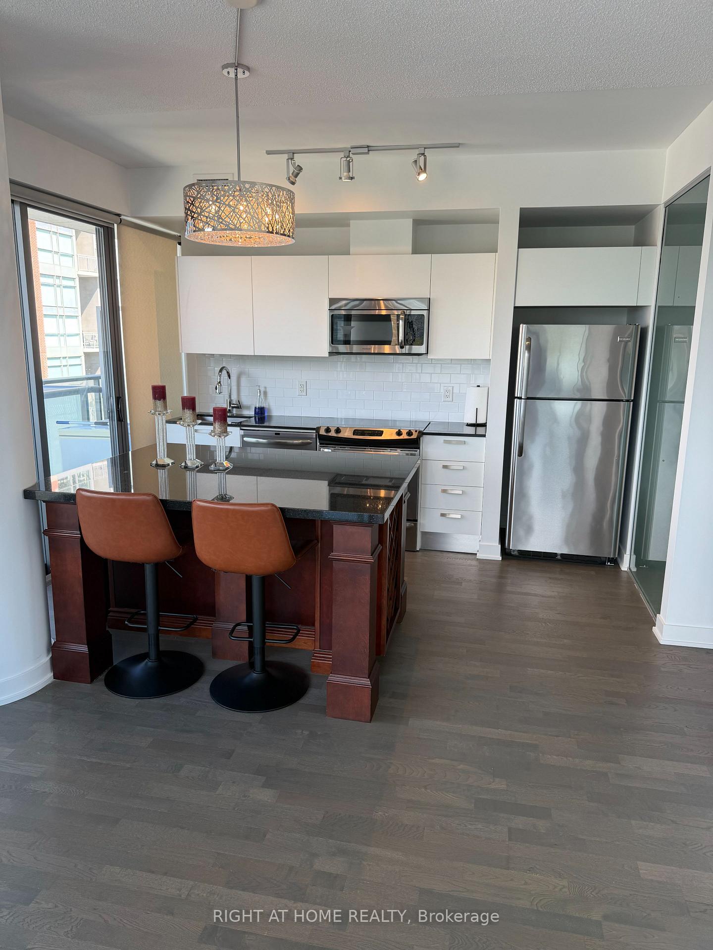 Photo 7 of Unit 704, 1815 Yonge Street, Toronto, Mount Pleasant West — HOMEH