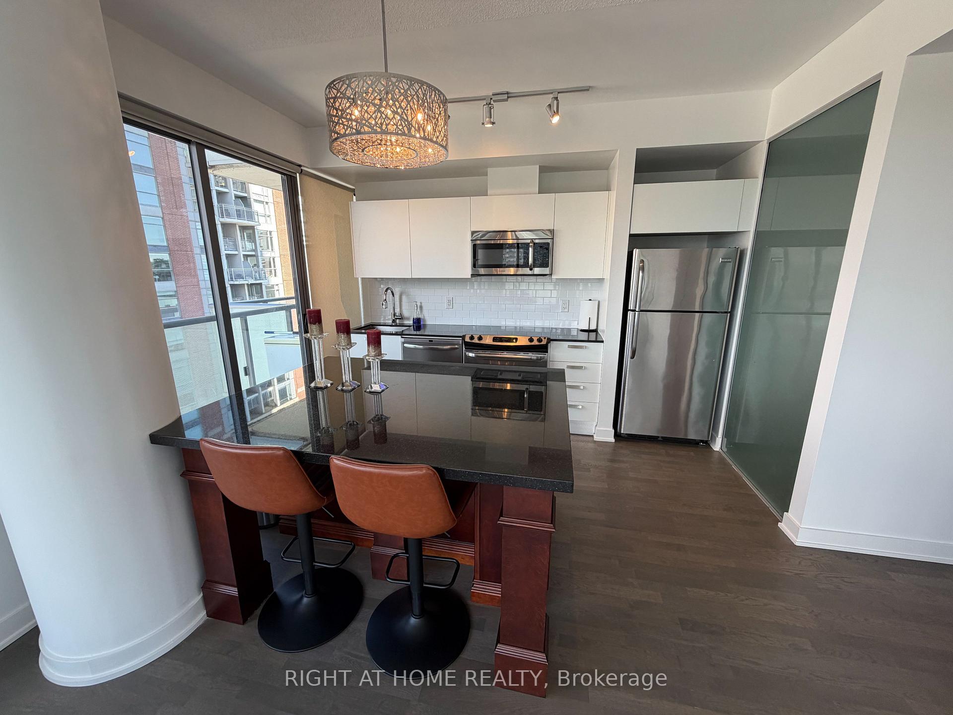 Photo 8 of Unit 704, 1815 Yonge Street, Toronto, Mount Pleasant West — HOMEH