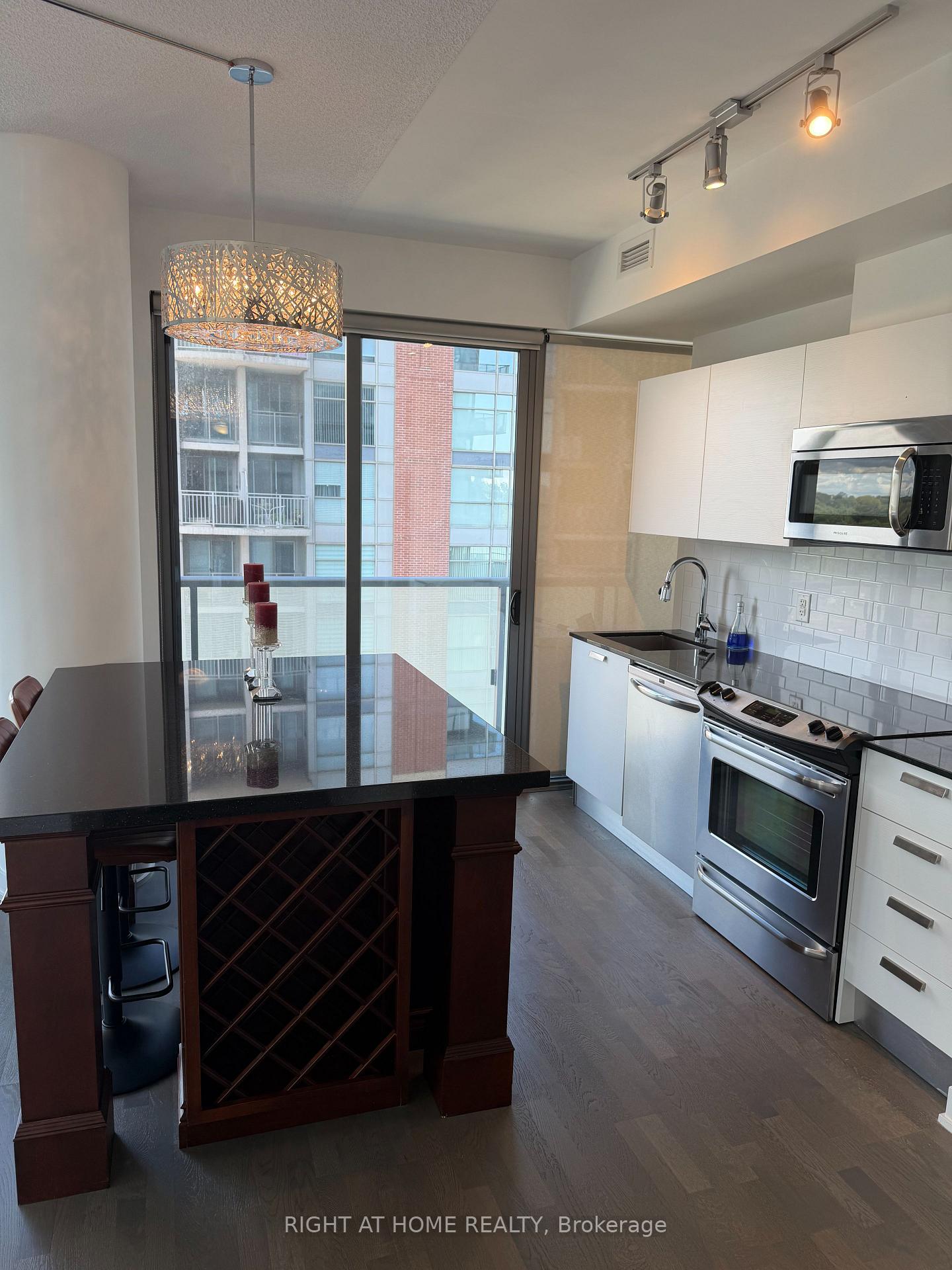 Photo 9 of Unit 704, 1815 Yonge Street, Toronto, Mount Pleasant West — HOMEH