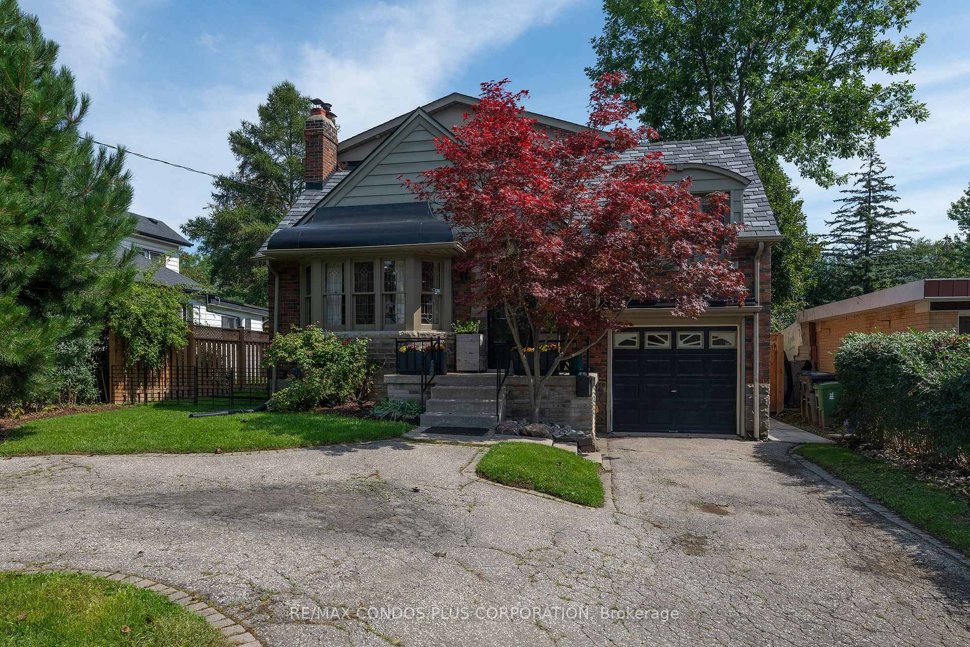 Photo 2 of 11 Elton Crescent, Etobicoke, Long Branch — HOMEH