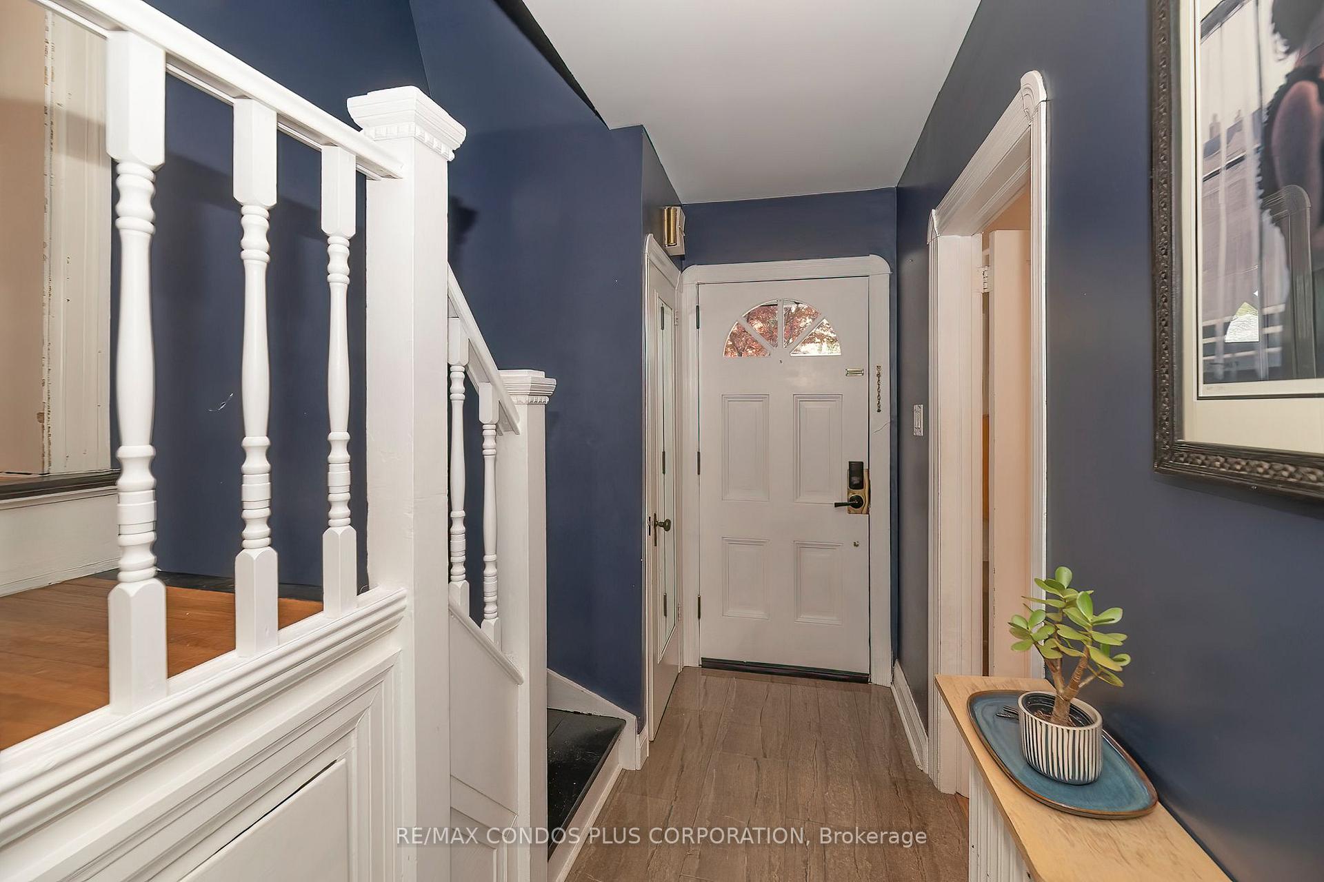 Photo 3 of 11 Elton Crescent, Etobicoke, Long Branch — HOMEH