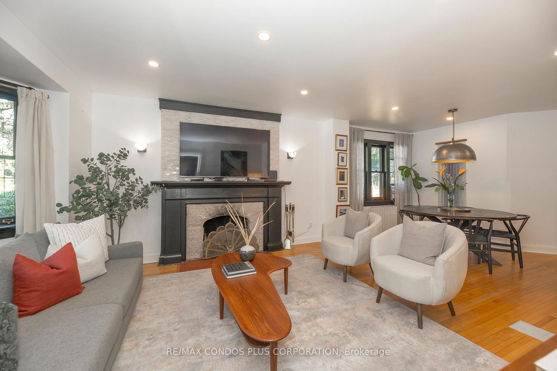 Photo 7 of 11 Elton Crescent, Etobicoke, Long Branch — HOMEH