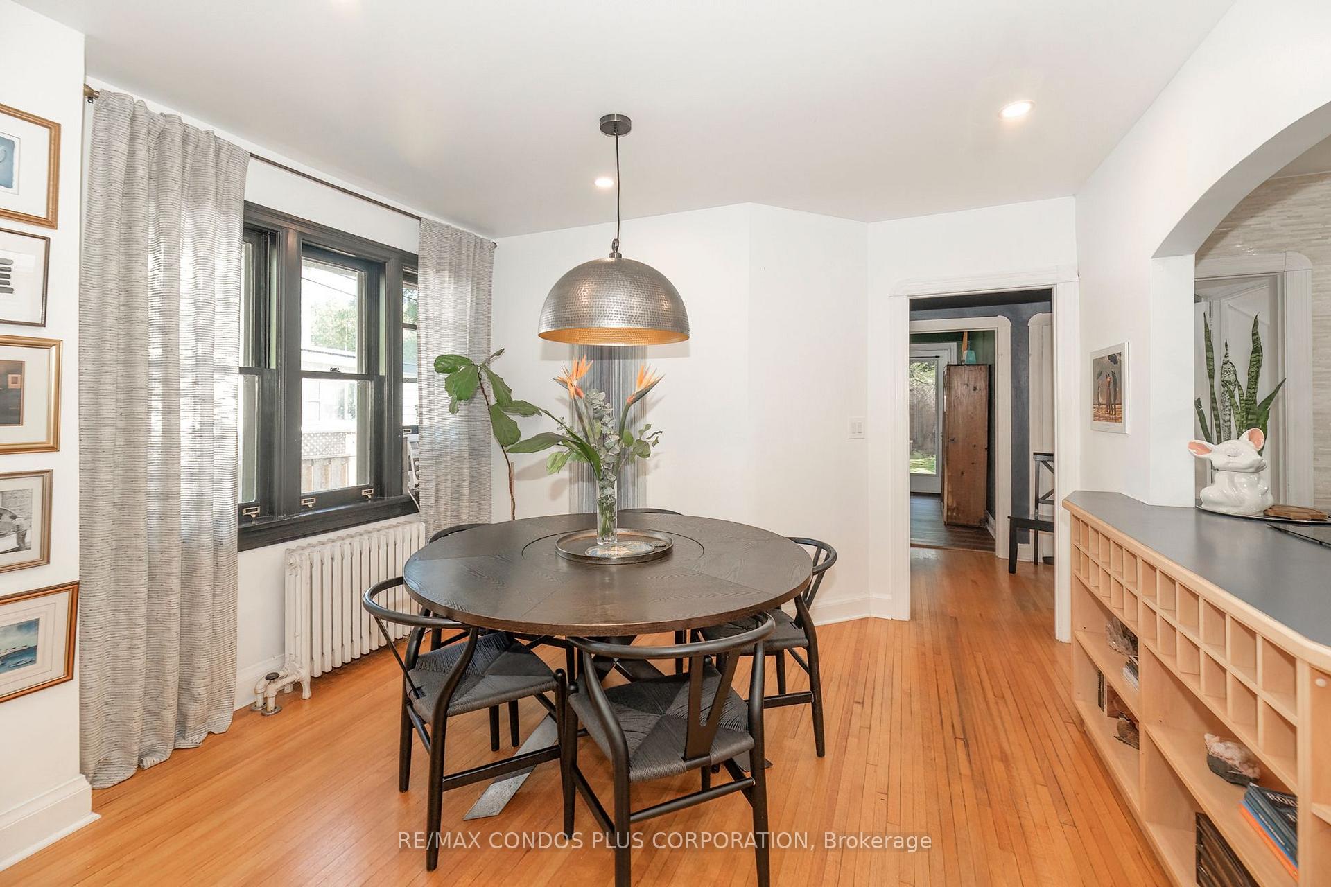 Photo 8 of 11 Elton Crescent, Etobicoke, Long Branch — HOMEH