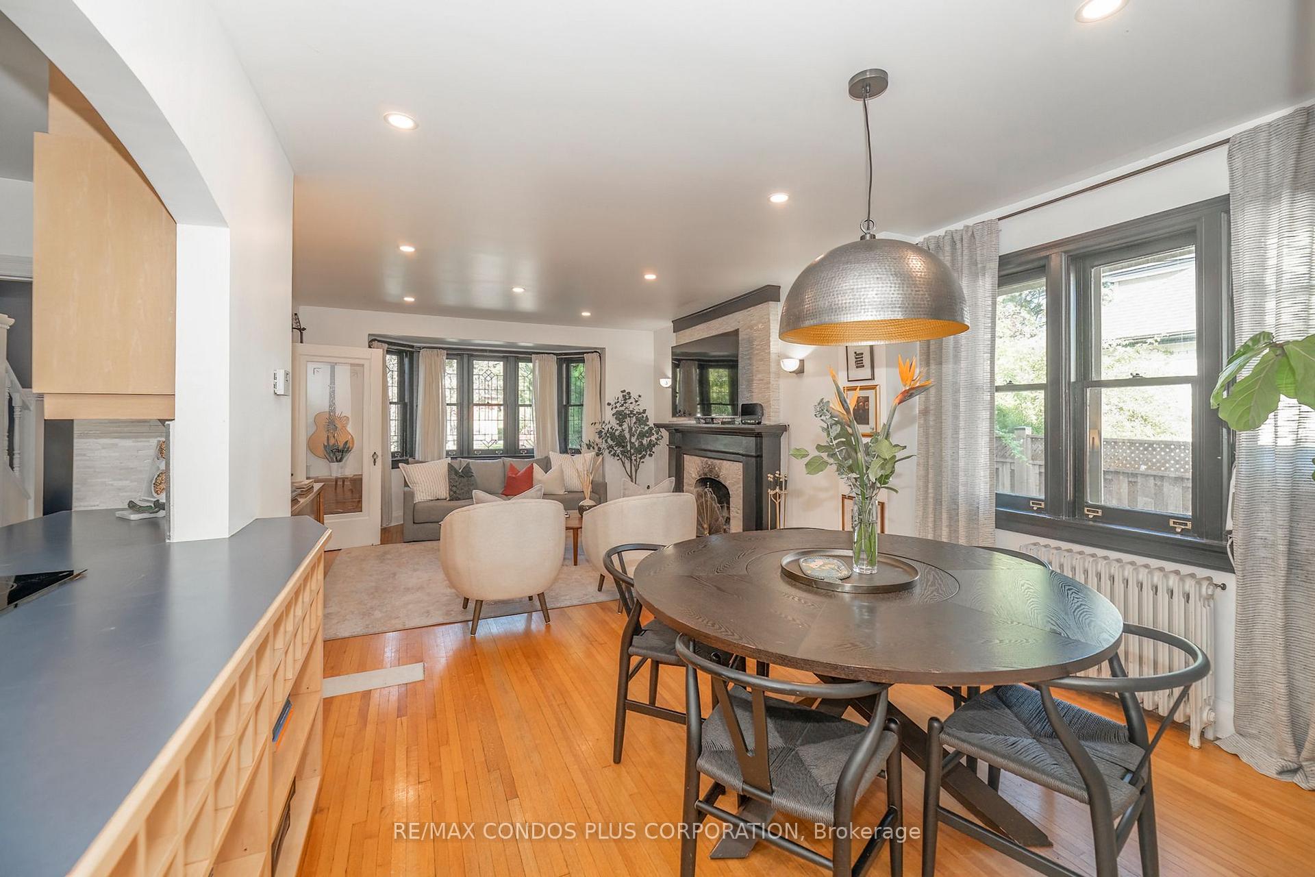 Photo 9 of 11 Elton Crescent, Etobicoke, Long Branch — HOMEH