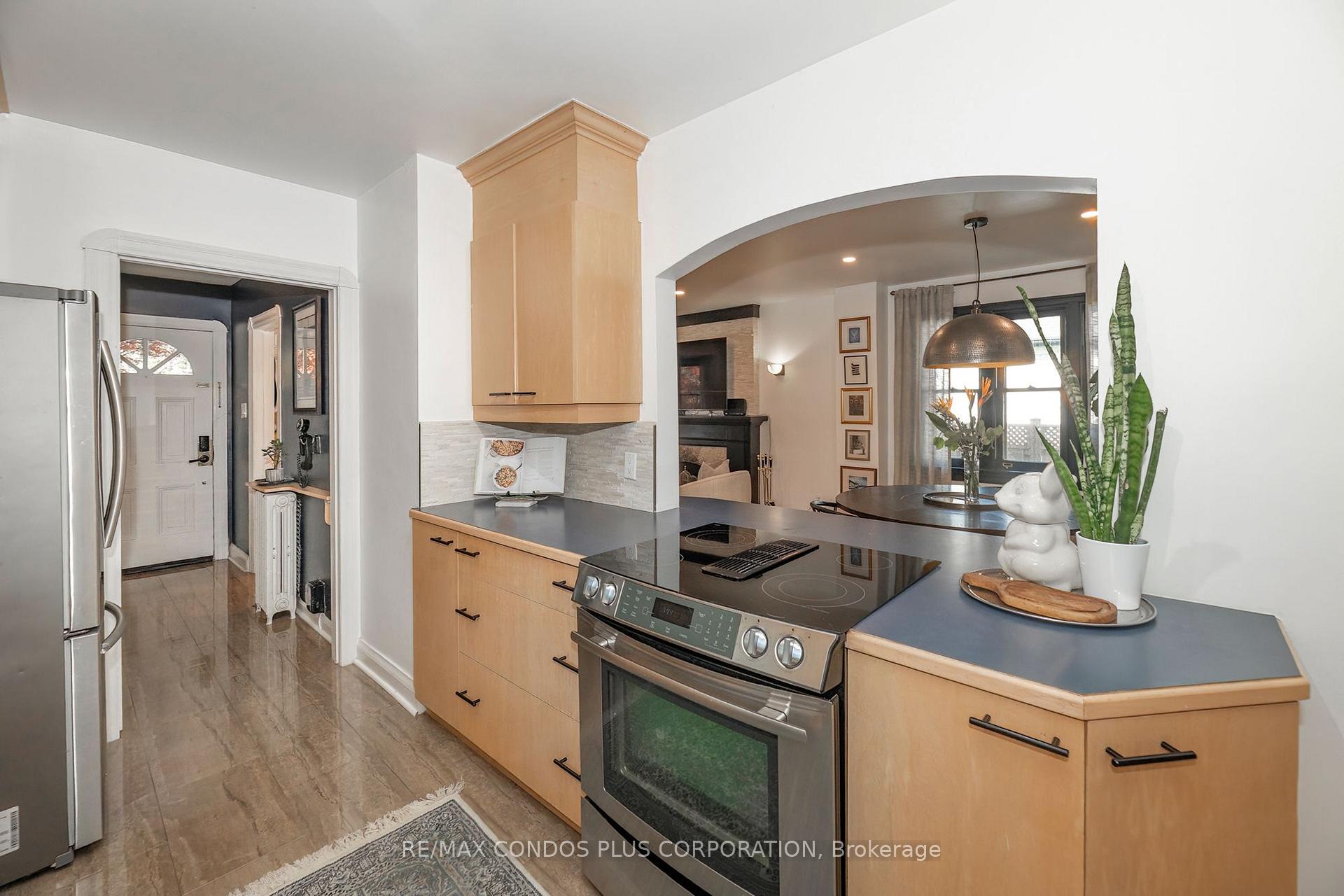 Photo 11 of 11 Elton Crescent, Etobicoke, Long Branch — HOMEH