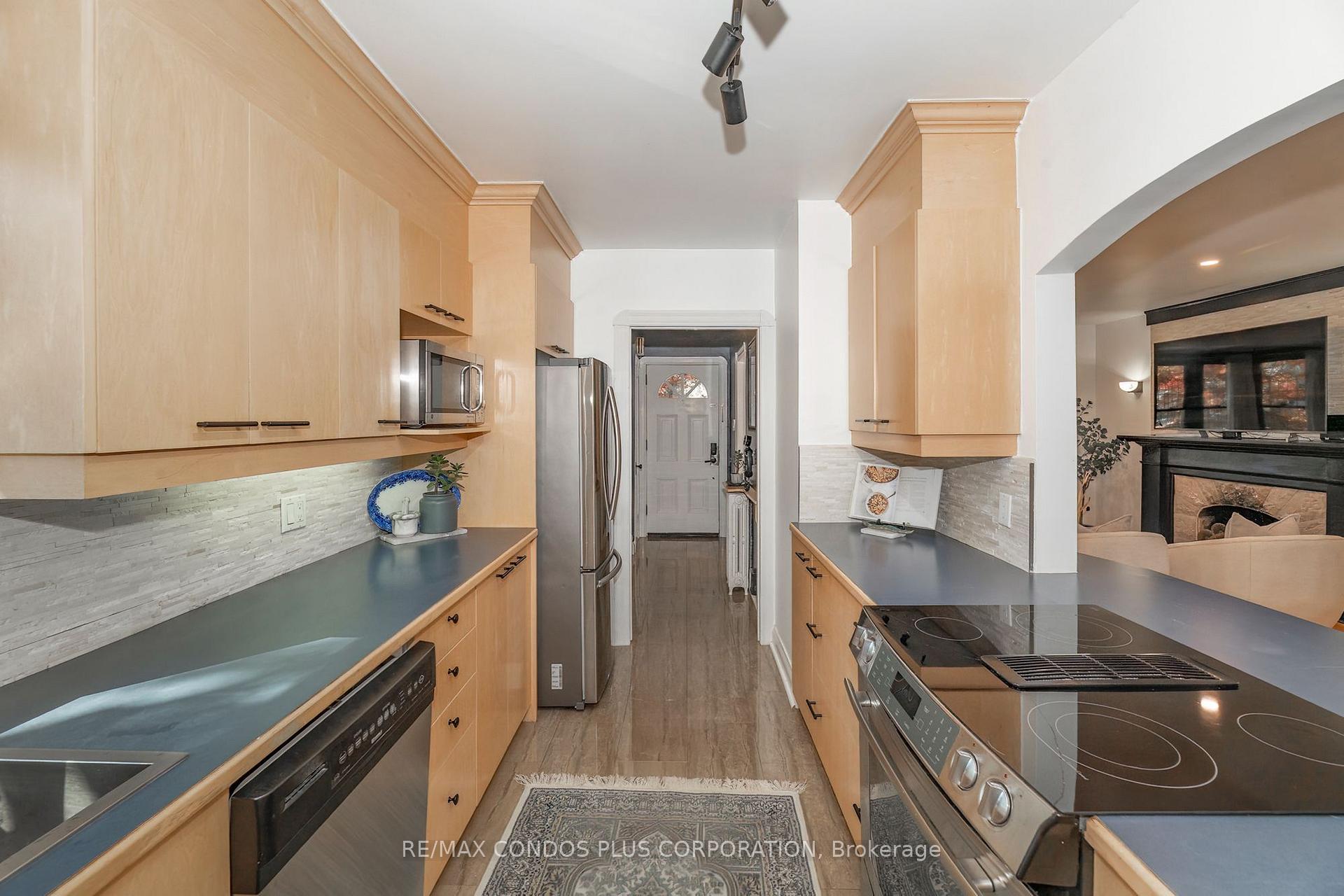 Photo 13 of 11 Elton Crescent, Etobicoke, Long Branch — HOMEH