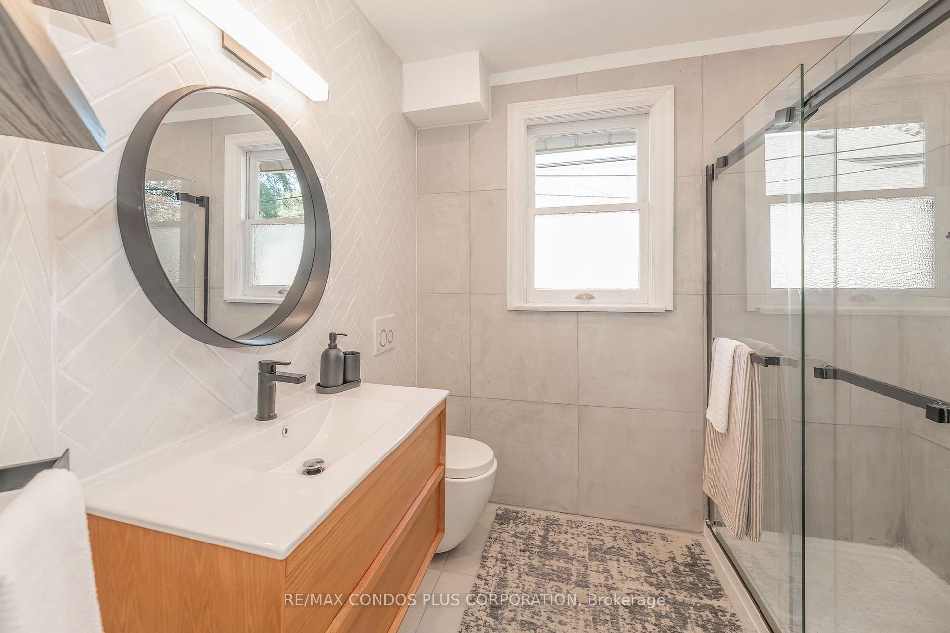 Photo 16 of 11 Elton Crescent, Etobicoke, Long Branch — HOMEH