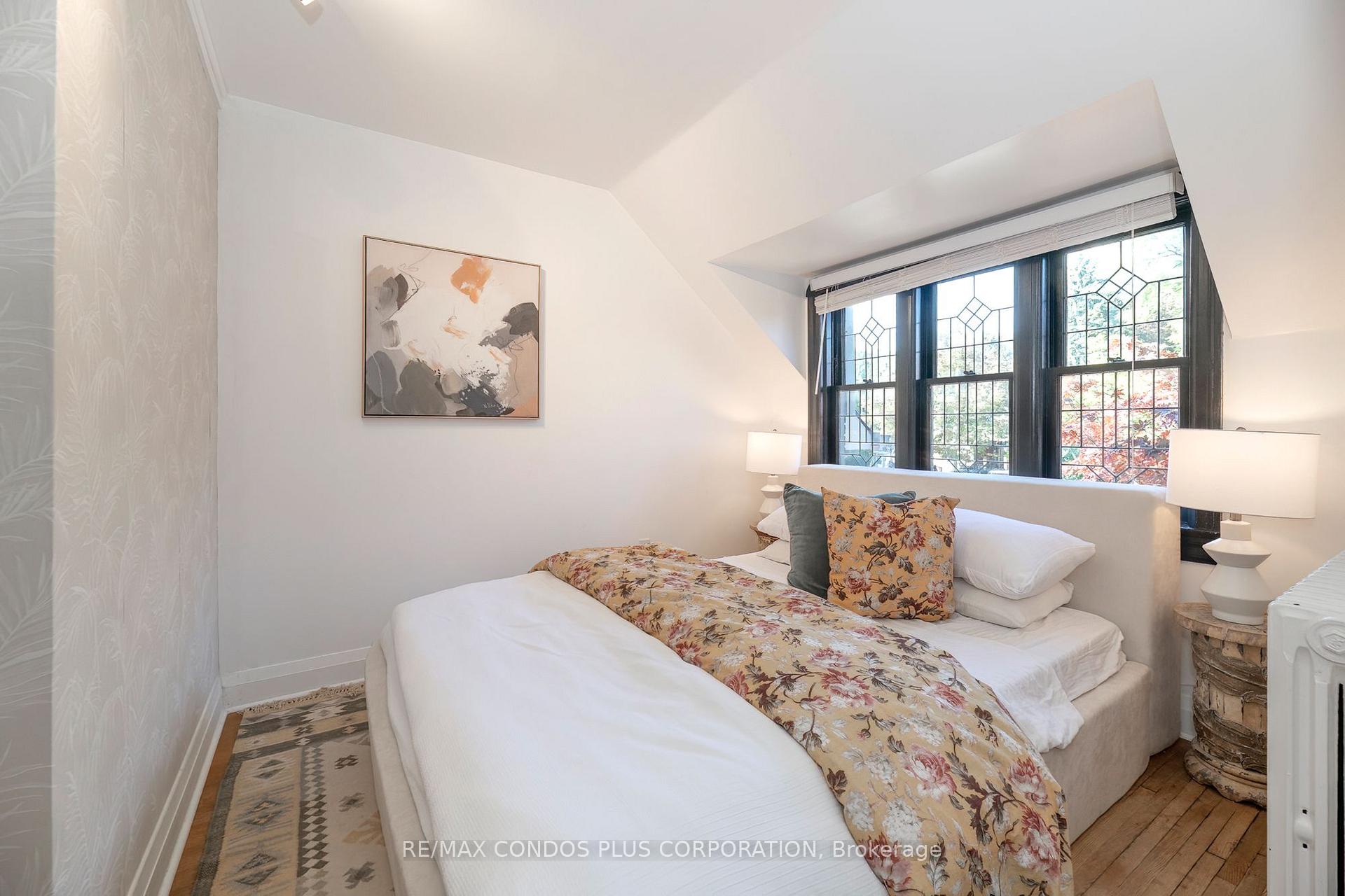 Photo 17 of 11 Elton Crescent, Etobicoke, Long Branch — HOMEH
