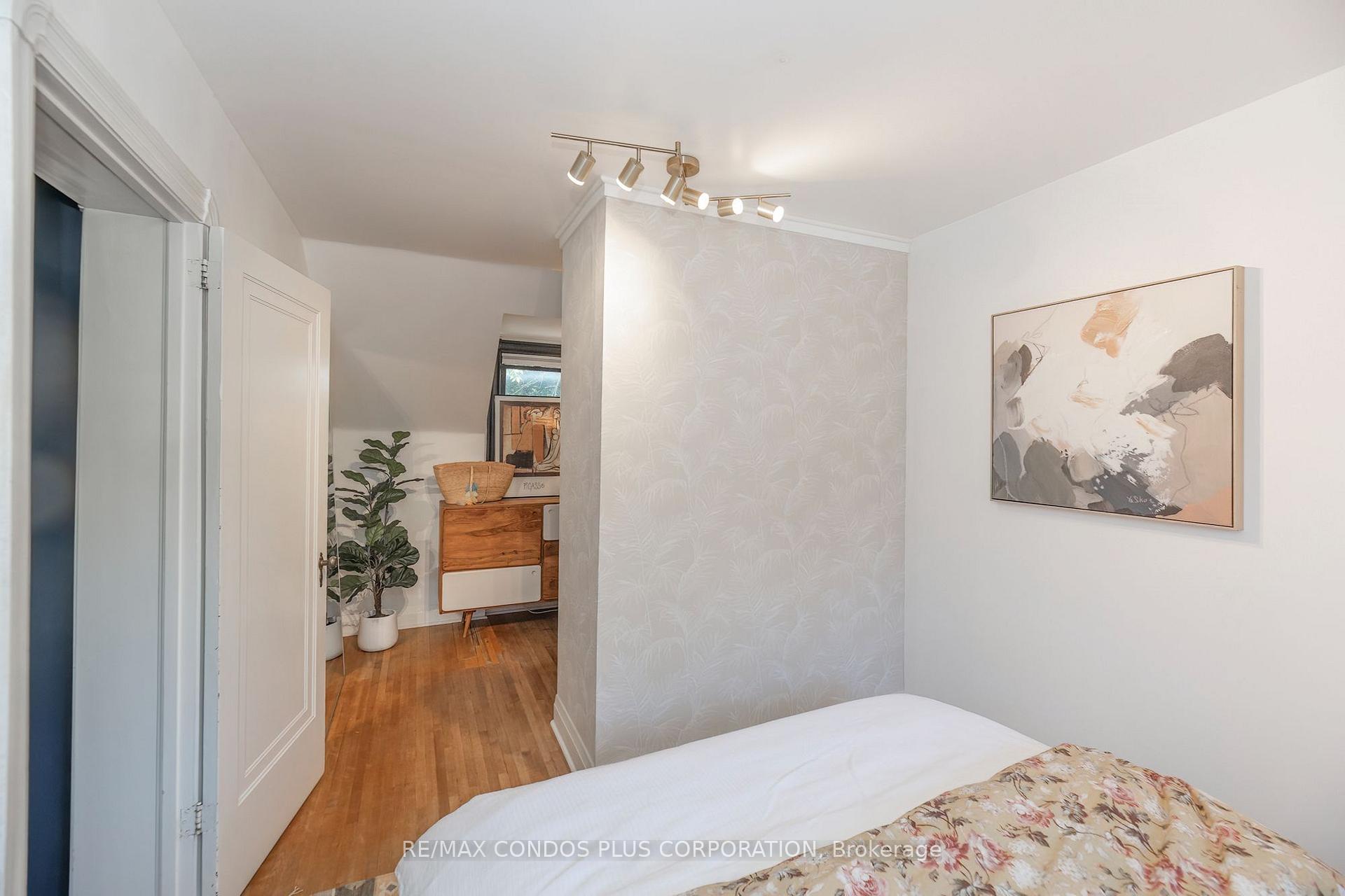 Photo 18 of 11 Elton Crescent, Etobicoke, Long Branch — HOMEH