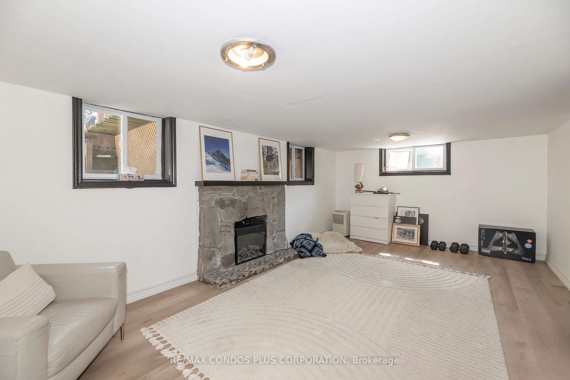 Photo 21 of 11 Elton Crescent, Etobicoke, Long Branch — HOMEH
