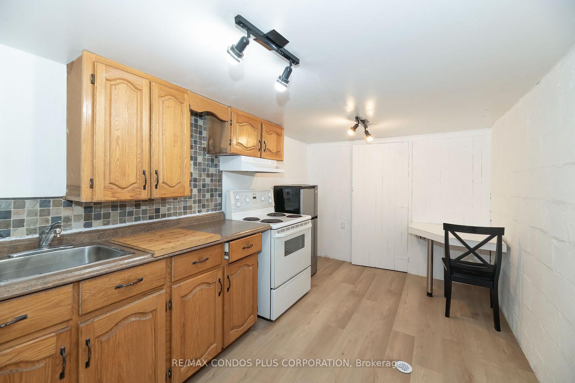 Photo 22 of 11 Elton Crescent, Etobicoke, Long Branch — HOMEH