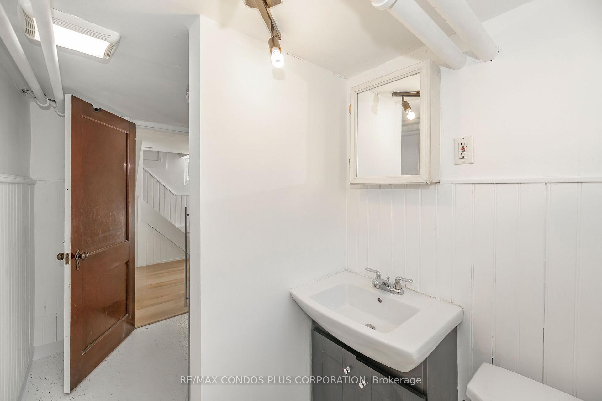 Photo 23 of 11 Elton Crescent, Etobicoke, Long Branch — HOMEH