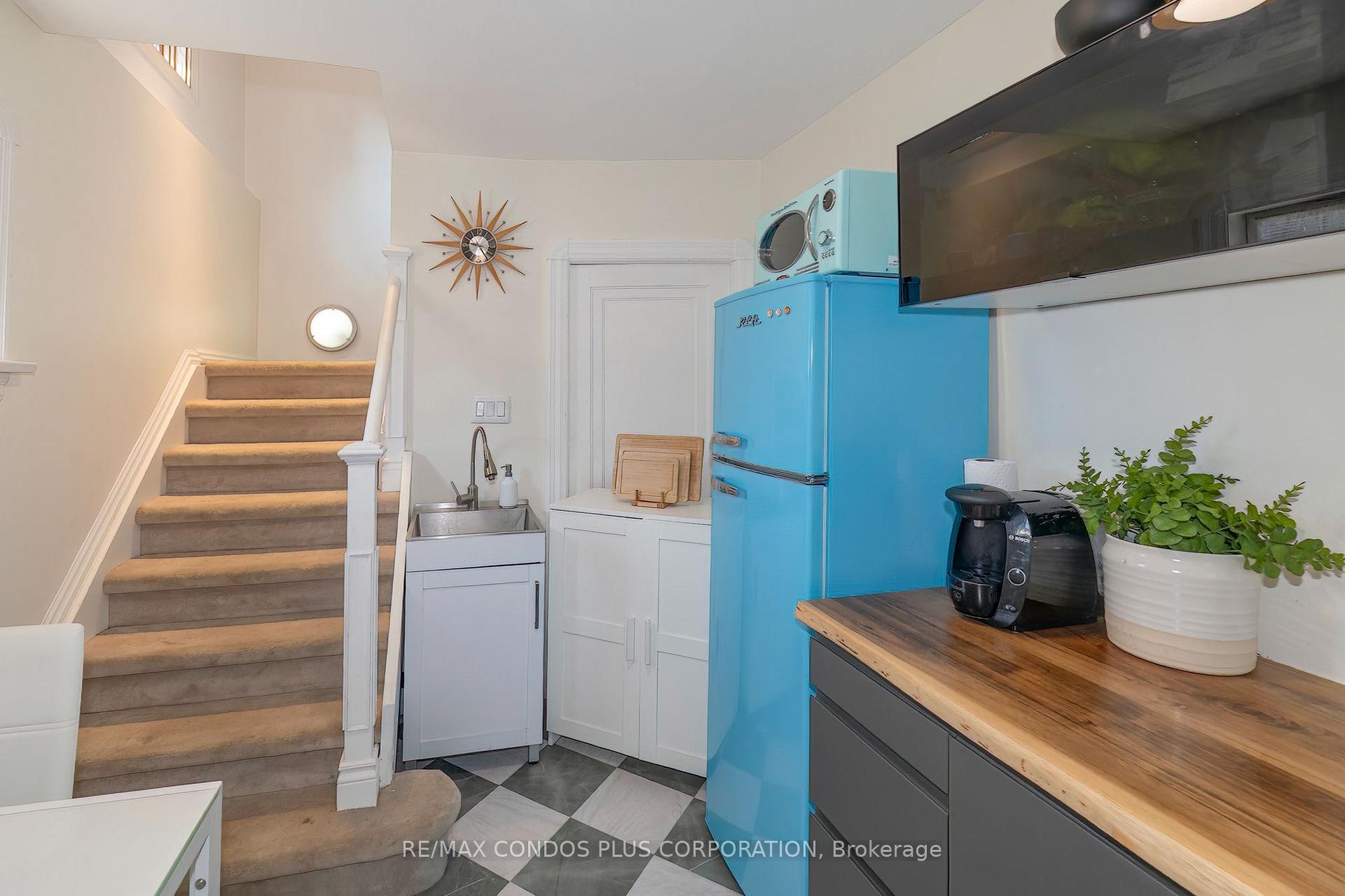 Photo 25 of 11 Elton Crescent, Etobicoke, Long Branch — HOMEH
