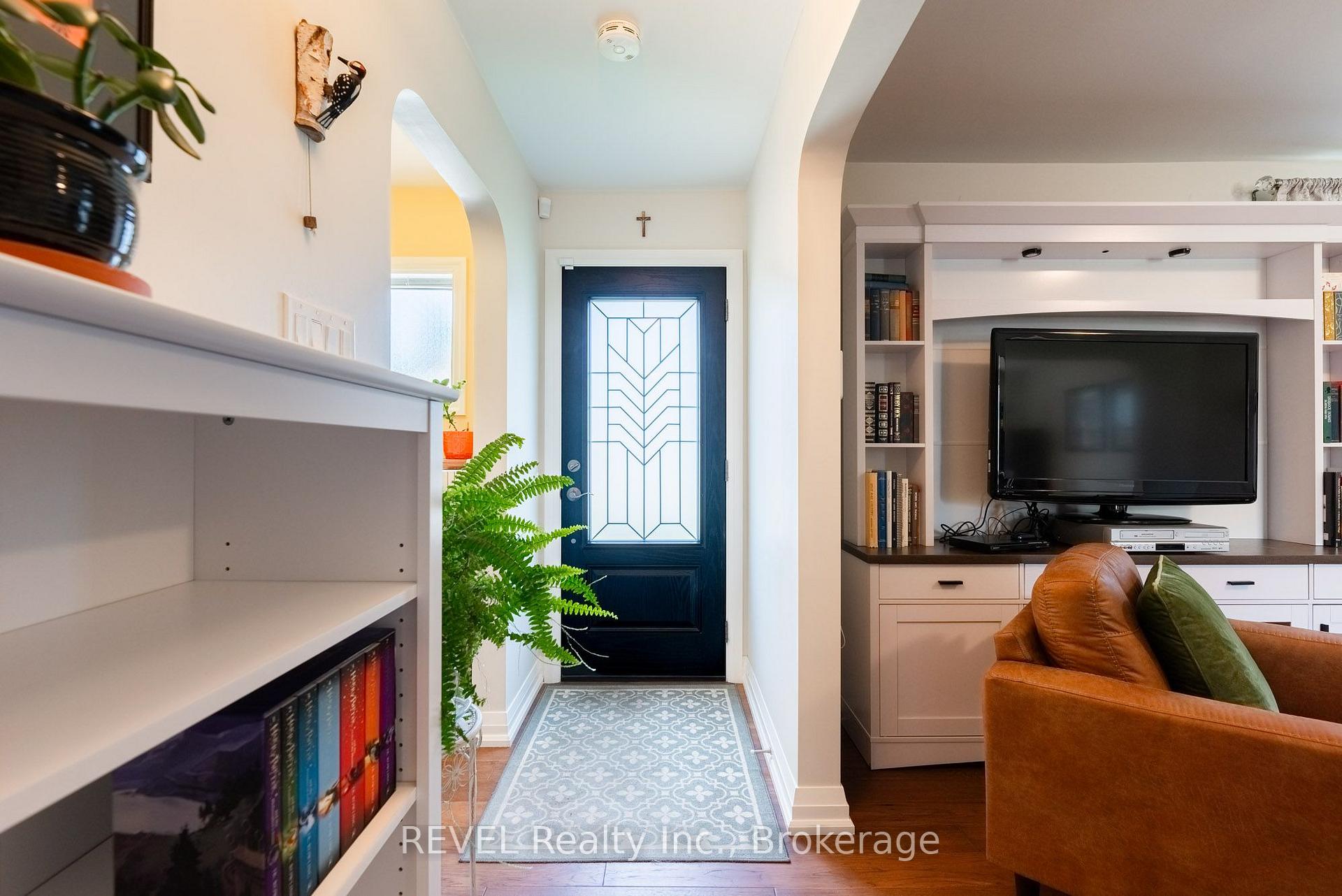 Photo 5 of 5682 Hanan Avenue, Niagara Falls, Hospital — HOMEH