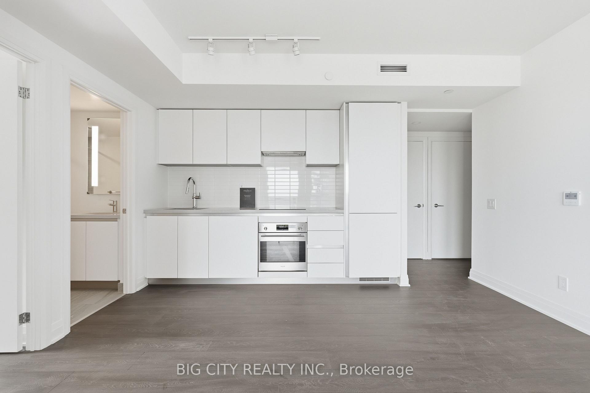 Photo 4 of Unit 1807, 25 Frederick Todd Way, Toronto, Thorncliffe Park — HOMEH