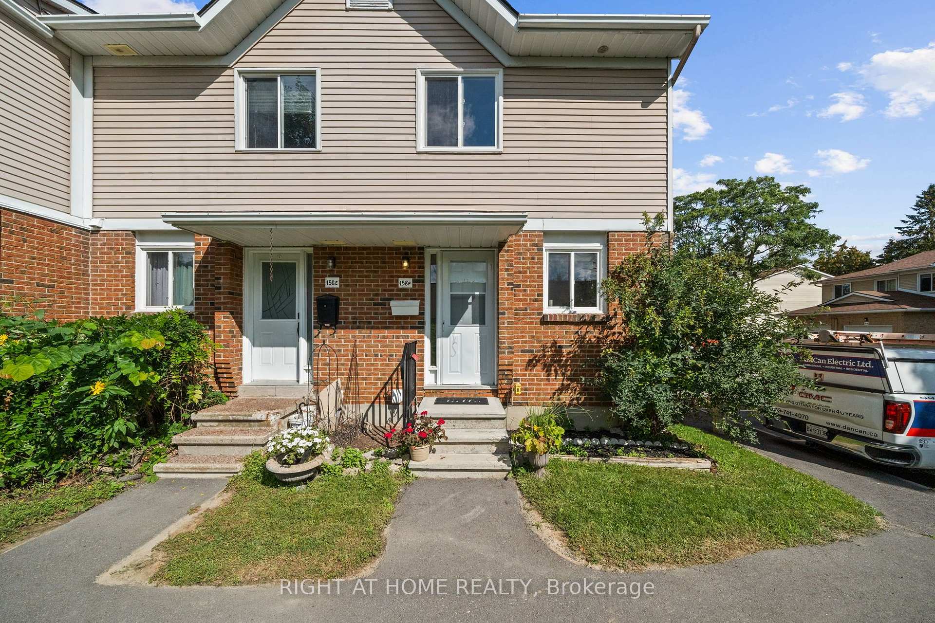 Photo 1 of 158F Valley Stream Drive, Ottawa, Leslie Park — HOMEH