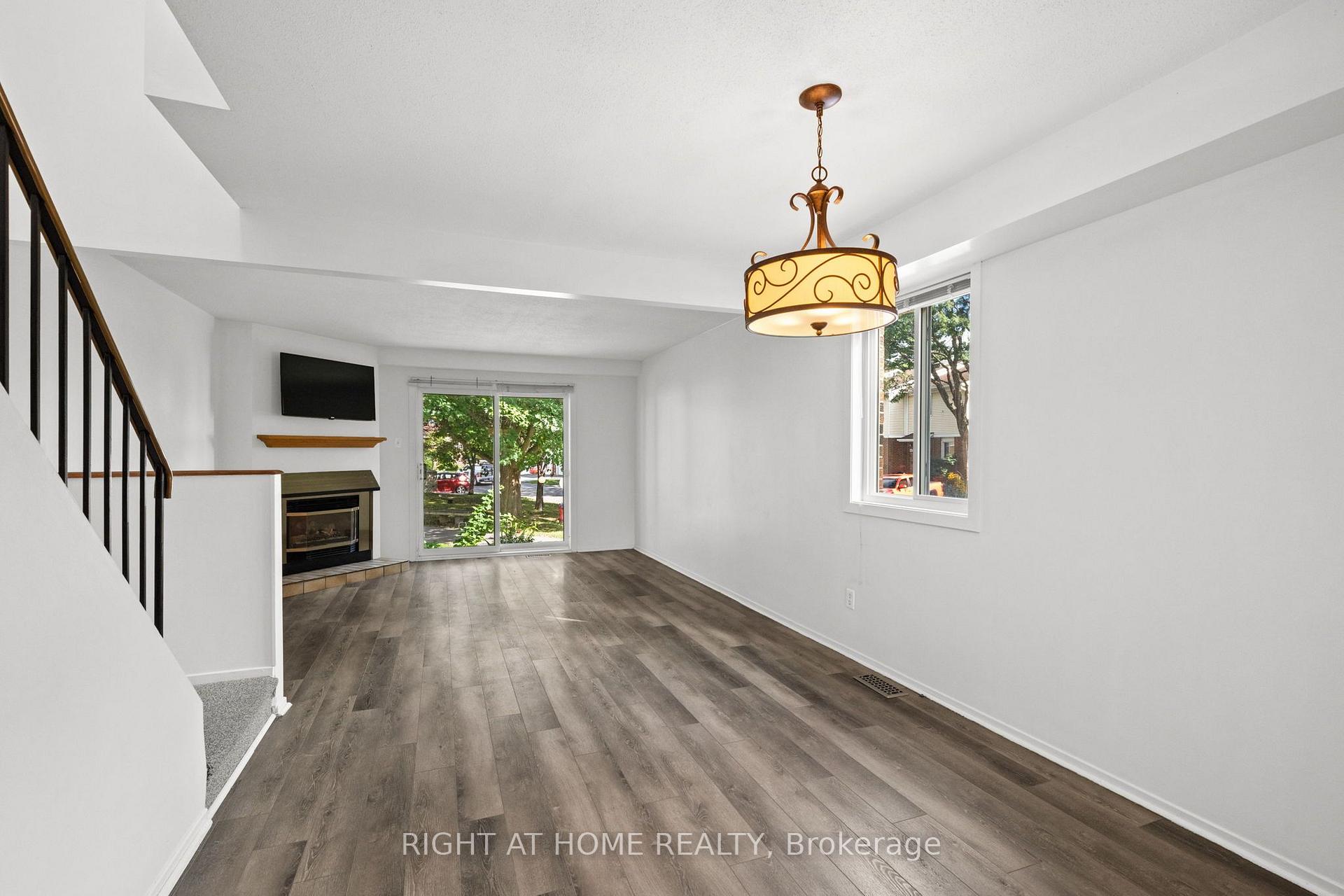Photo 8 of 158F Valley Stream Drive, Ottawa, Leslie Park — HOMEH