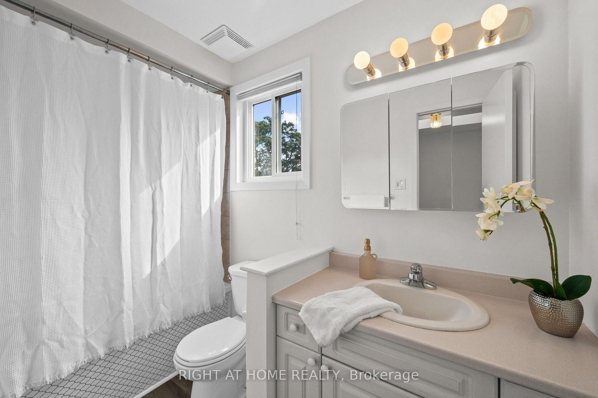 Photo 18 of 158F Valley Stream Drive, Ottawa, Leslie Park — HOMEH