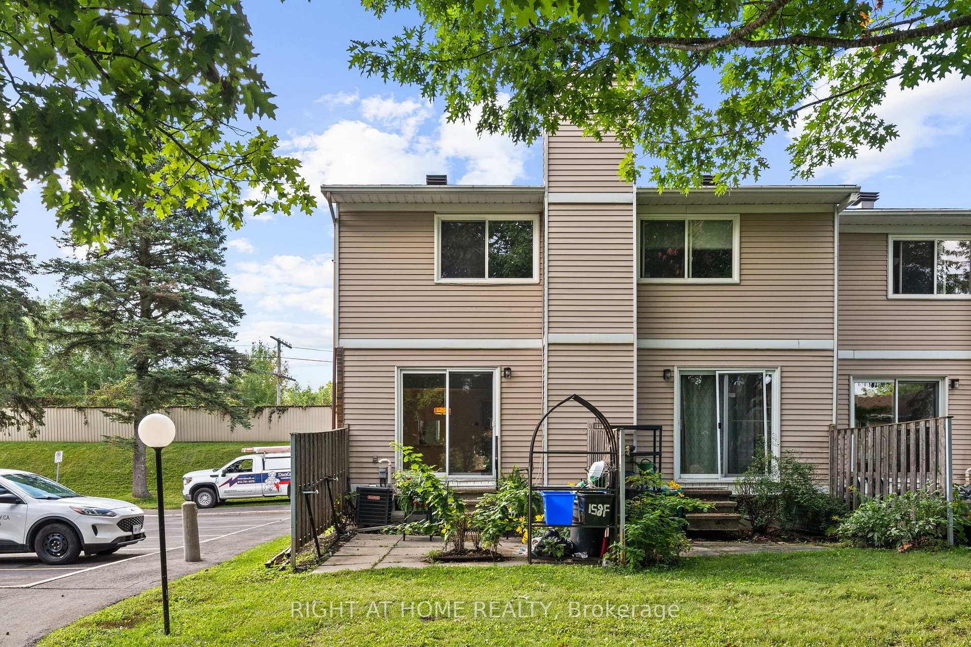 Photo 19 of 158F Valley Stream Drive, Ottawa, Leslie Park — HOMEH