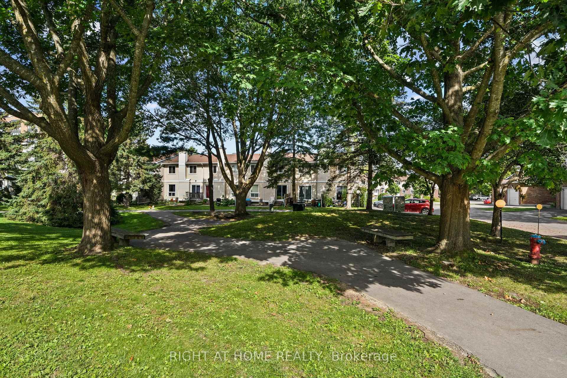 Photo 22 of 158F Valley Stream Drive, Ottawa, Leslie Park — HOMEH