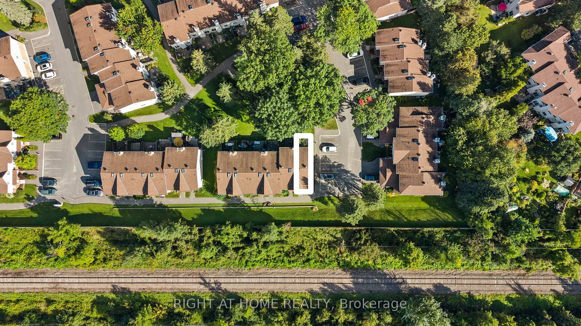 Photo 24 of 158F Valley Stream Drive, Ottawa, Leslie Park — HOMEH