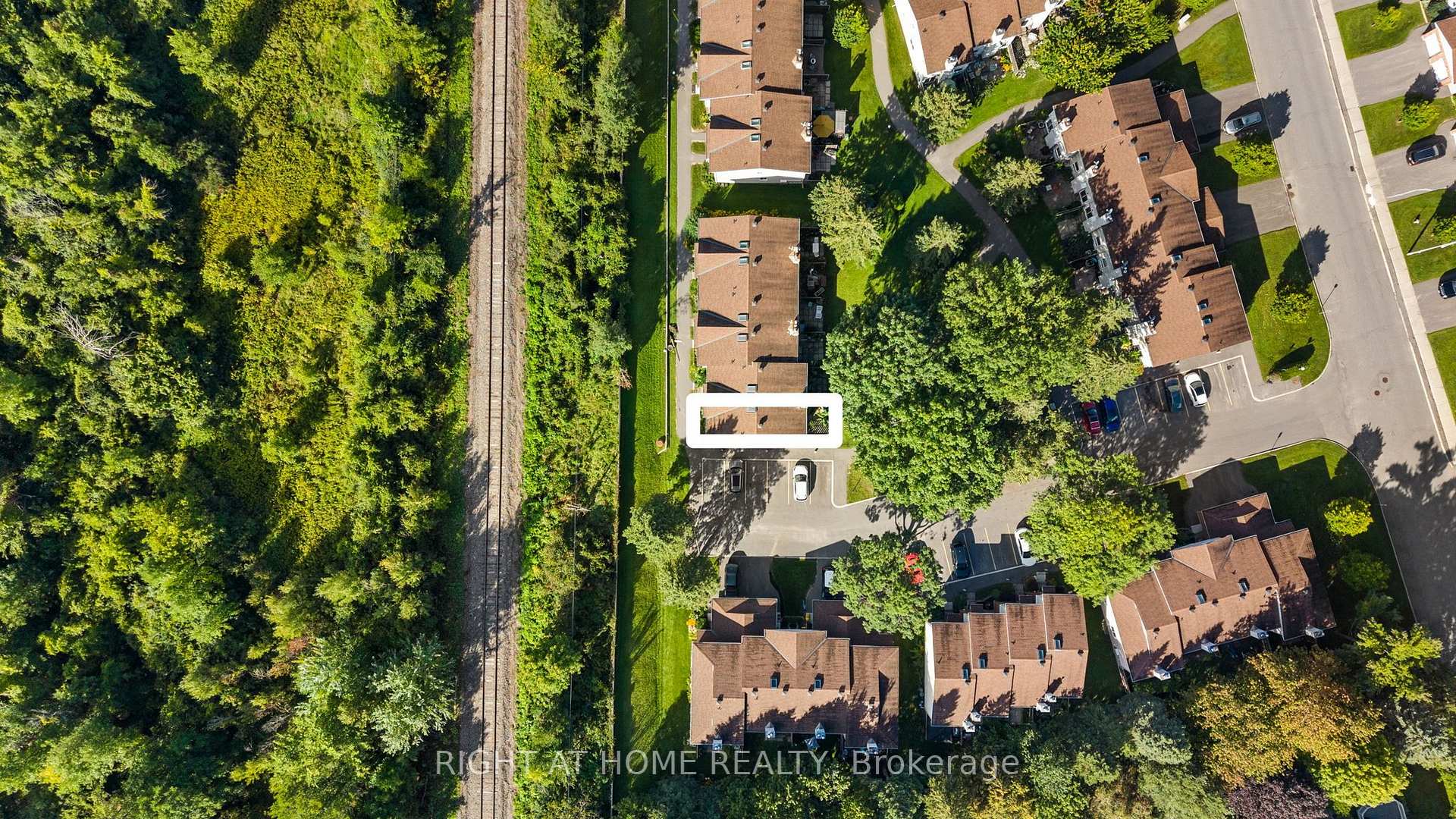 Photo 25 of 158F Valley Stream Drive, Ottawa, Leslie Park — HOMEH