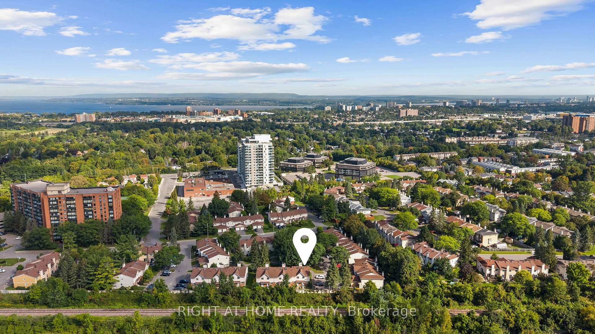 Photo 28 of 158F Valley Stream Drive, Ottawa, Leslie Park — HOMEH