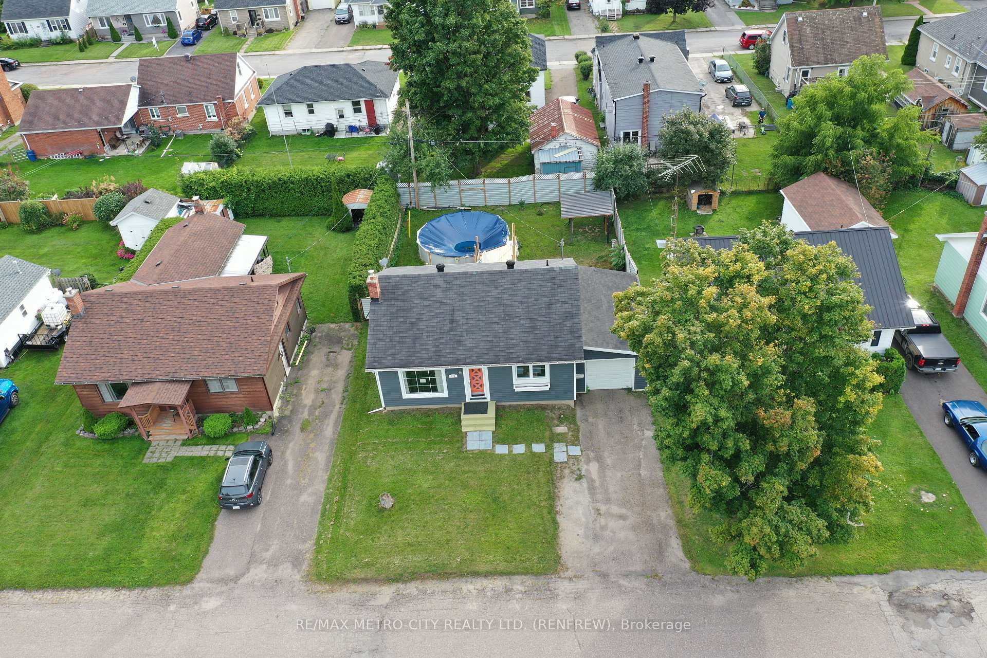 Photo 5 of 478 New Street, Renfrew, Renfrew — HOMEH