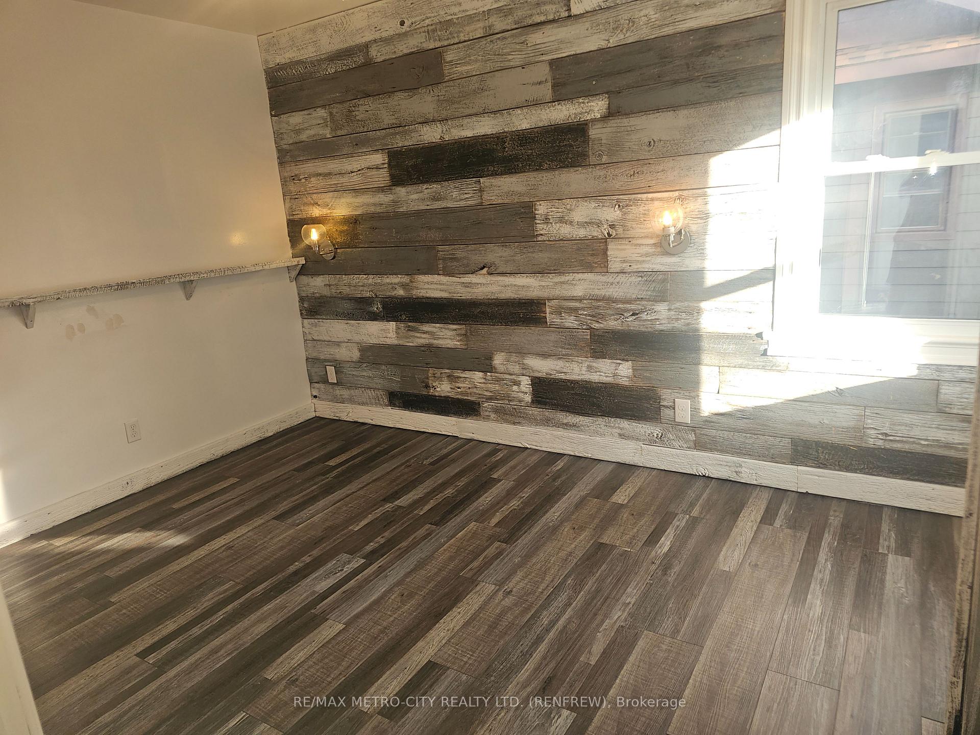 Photo 8 of 478 New Street, Renfrew, Renfrew — HOMEH