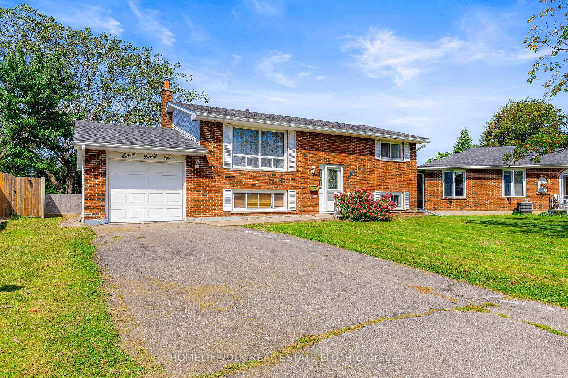 Photo 2 of 794 Comstock Crescent, Brockville, Brockville — HOMEH