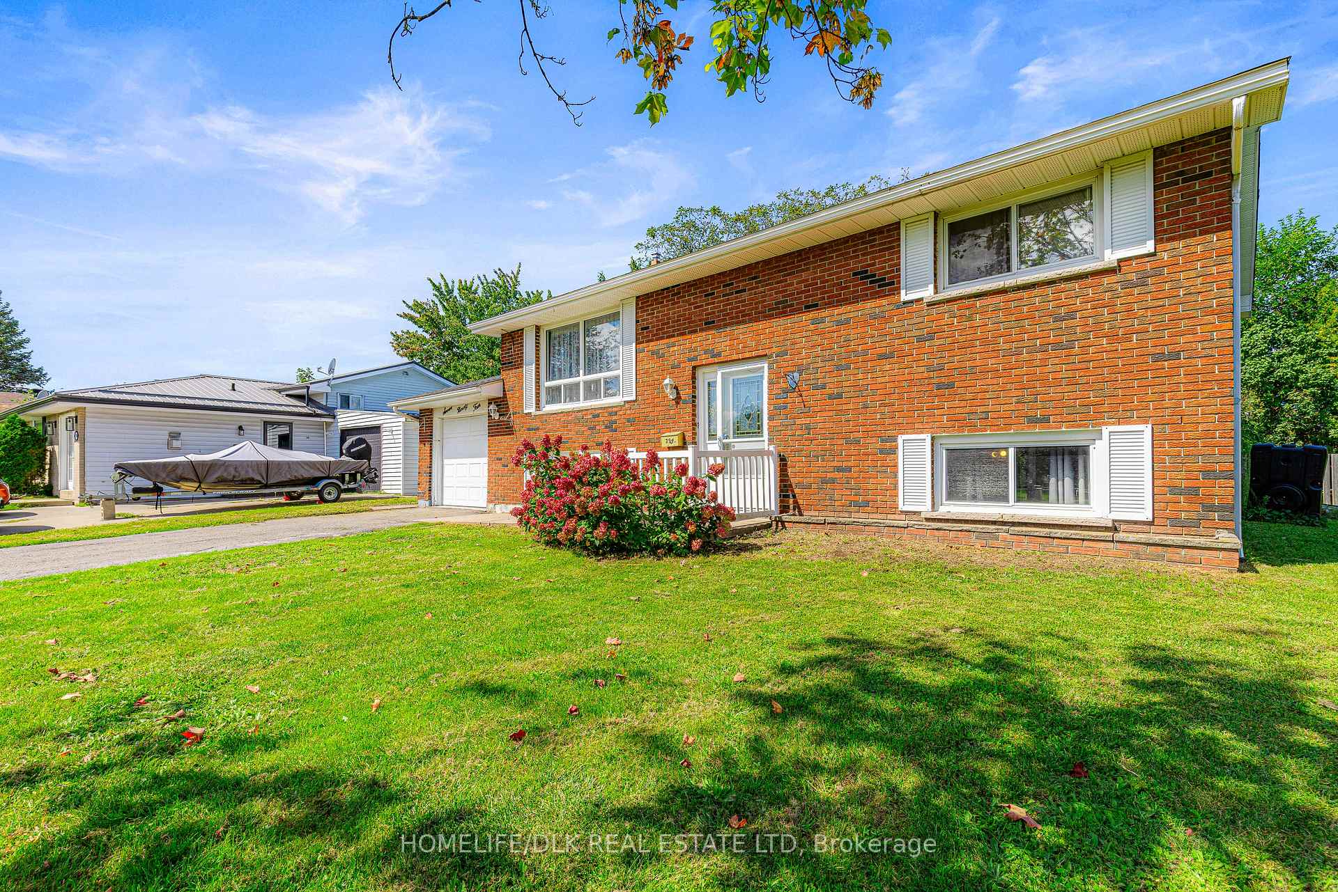Photo 4 of 794 Comstock Crescent, Brockville, Brockville — HOMEH