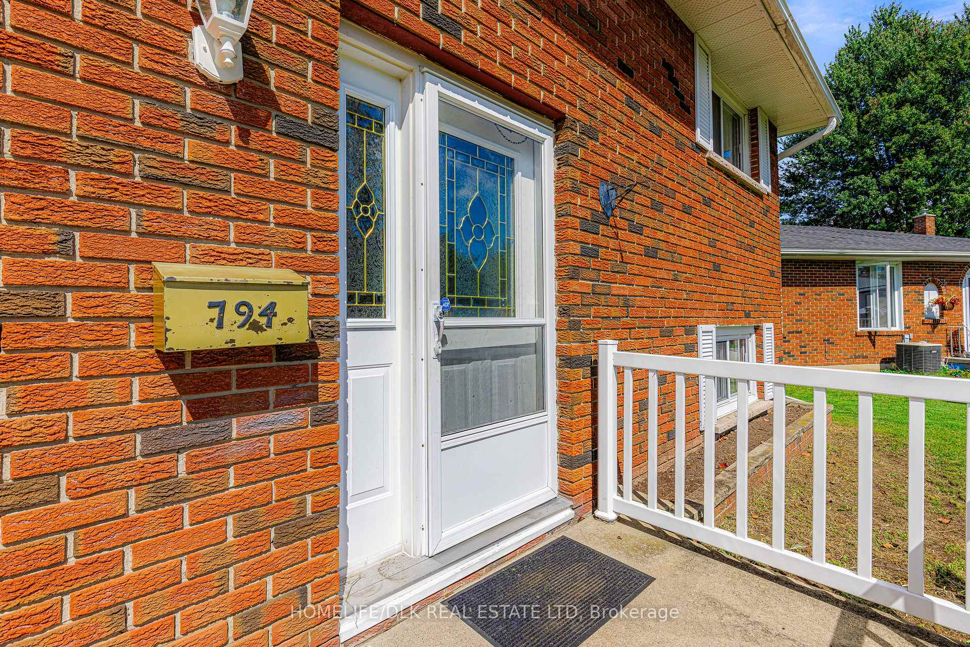 Photo 5 of 794 Comstock Crescent, Brockville, Brockville — HOMEH