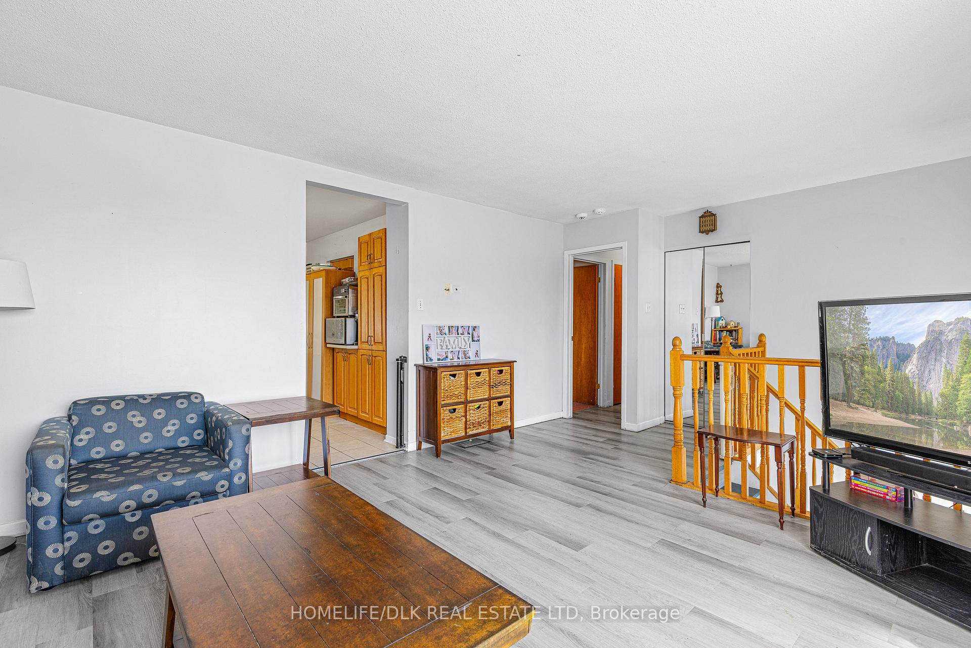 Photo 10 of 794 Comstock Crescent, Brockville, Brockville — HOMEH