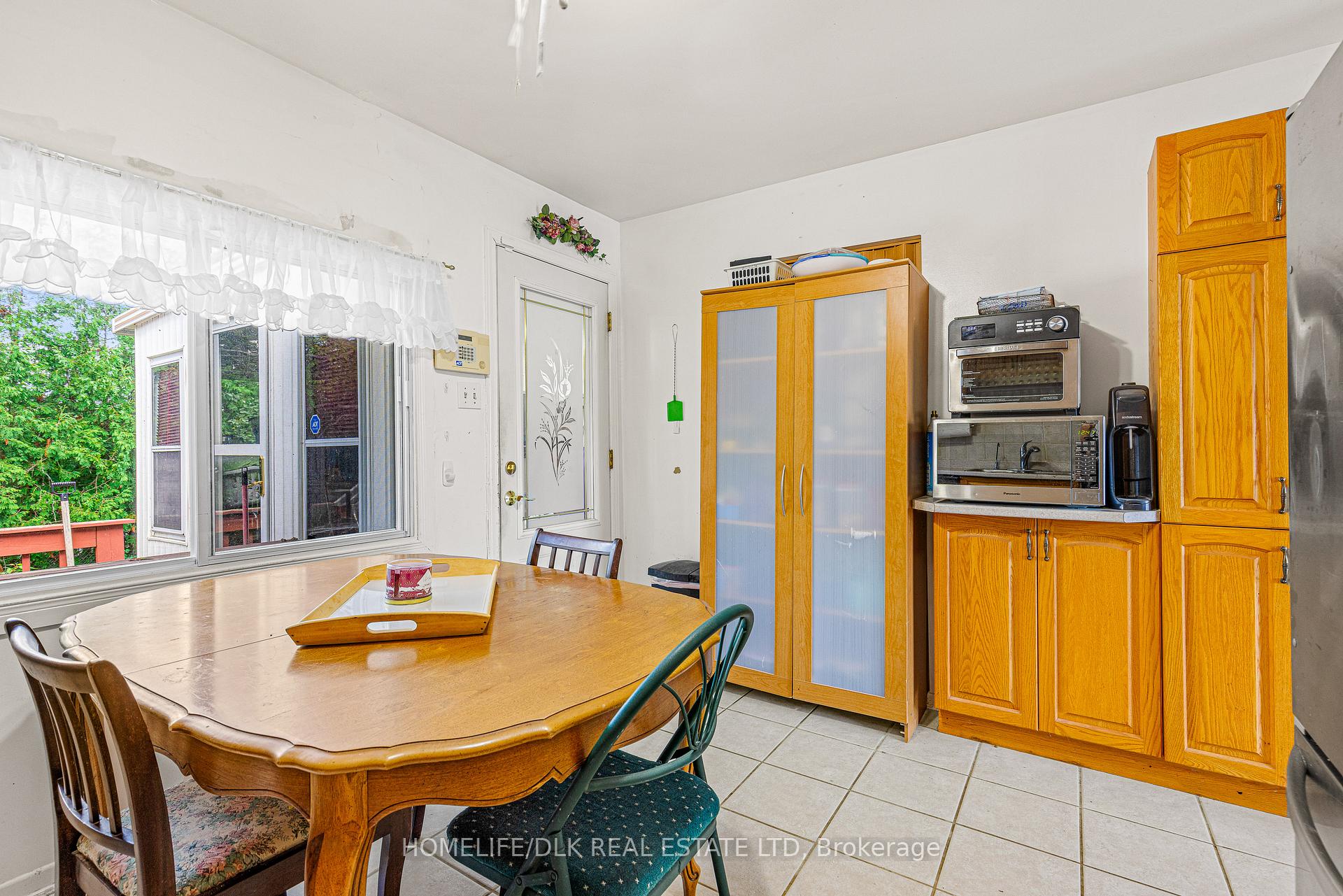 Photo 13 of 794 Comstock Crescent, Brockville, Brockville — HOMEH