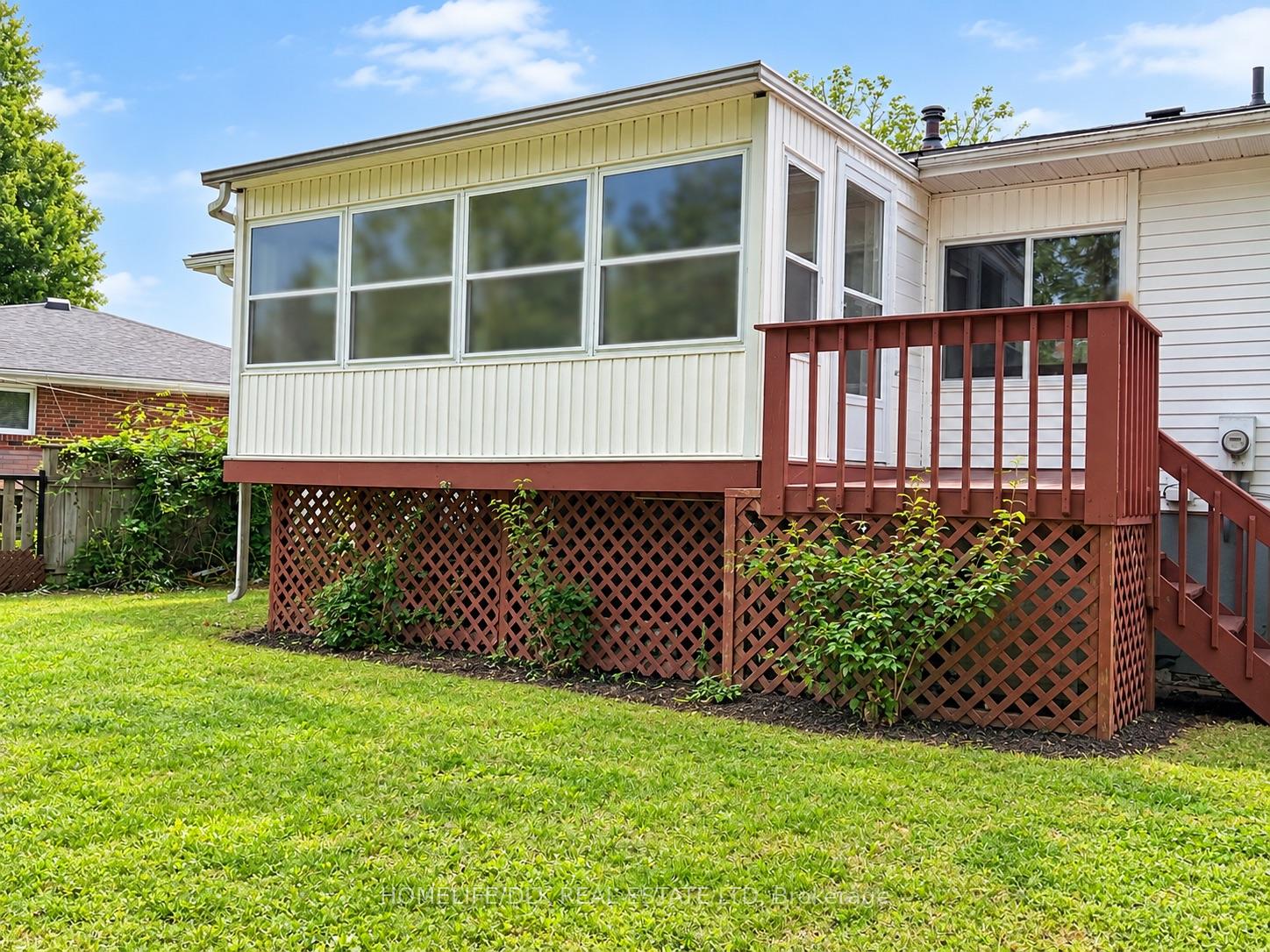 Photo 30 of 794 Comstock Crescent, Brockville, Brockville — HOMEH