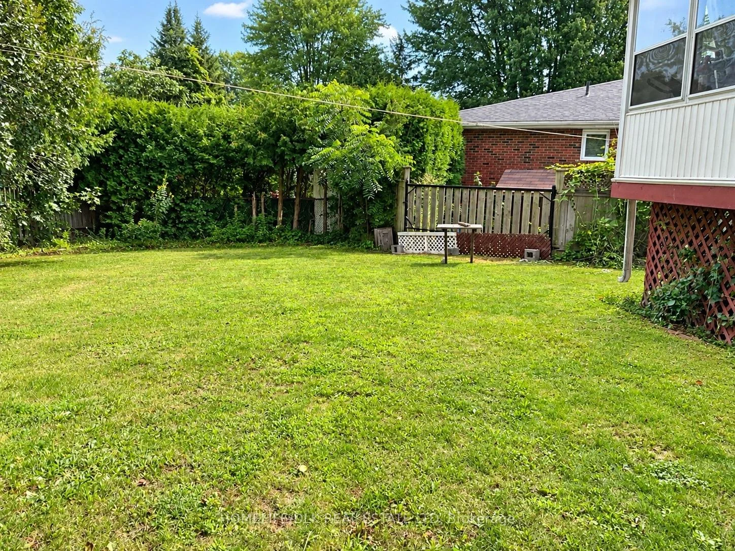 Photo 3 of 794 Comstock Crescent, Brockville, Brockville — HOMEH