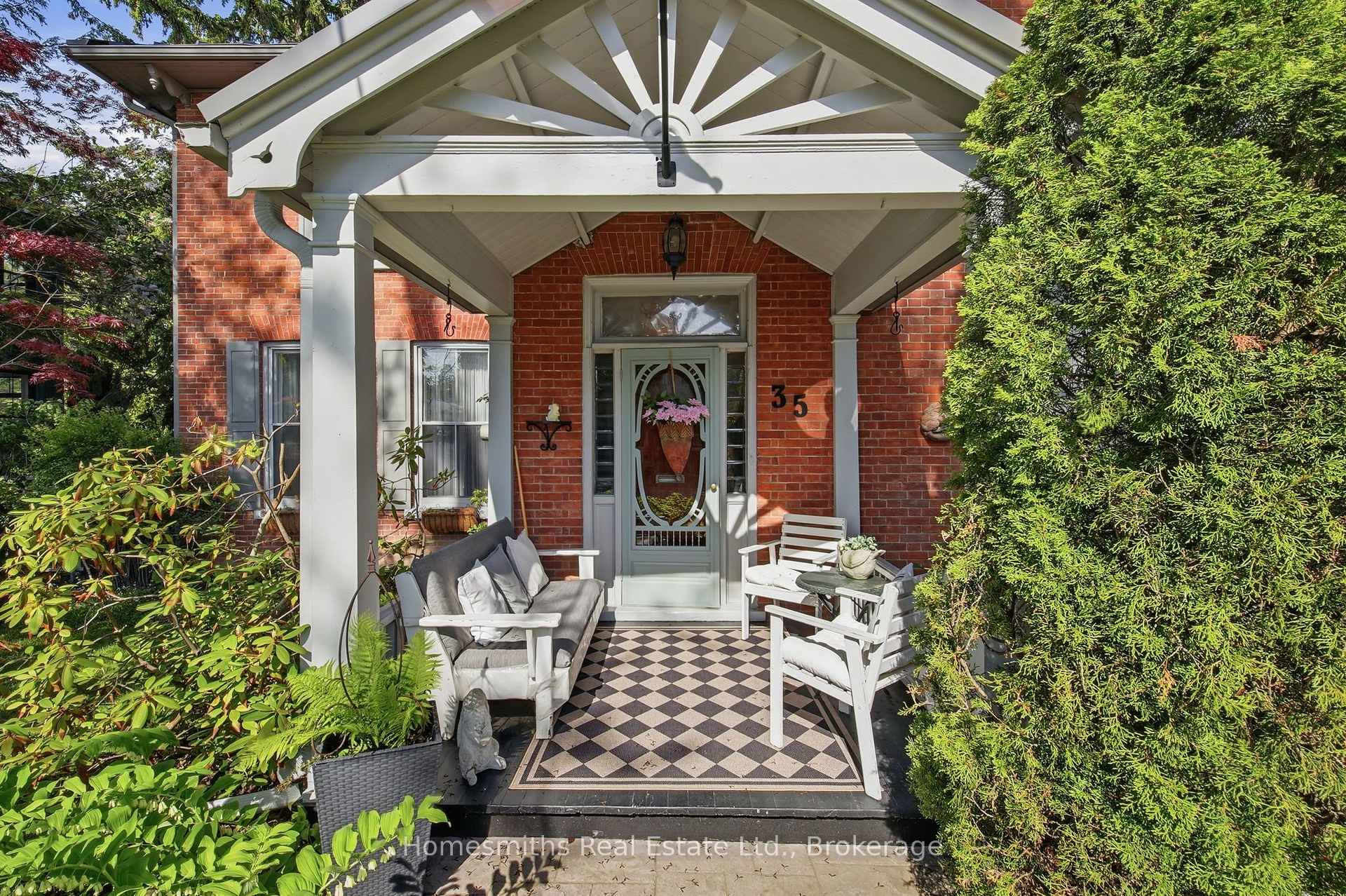 Photo 3 of 35 Beech Avenue, Clarington, Bowmanville — HOMEH