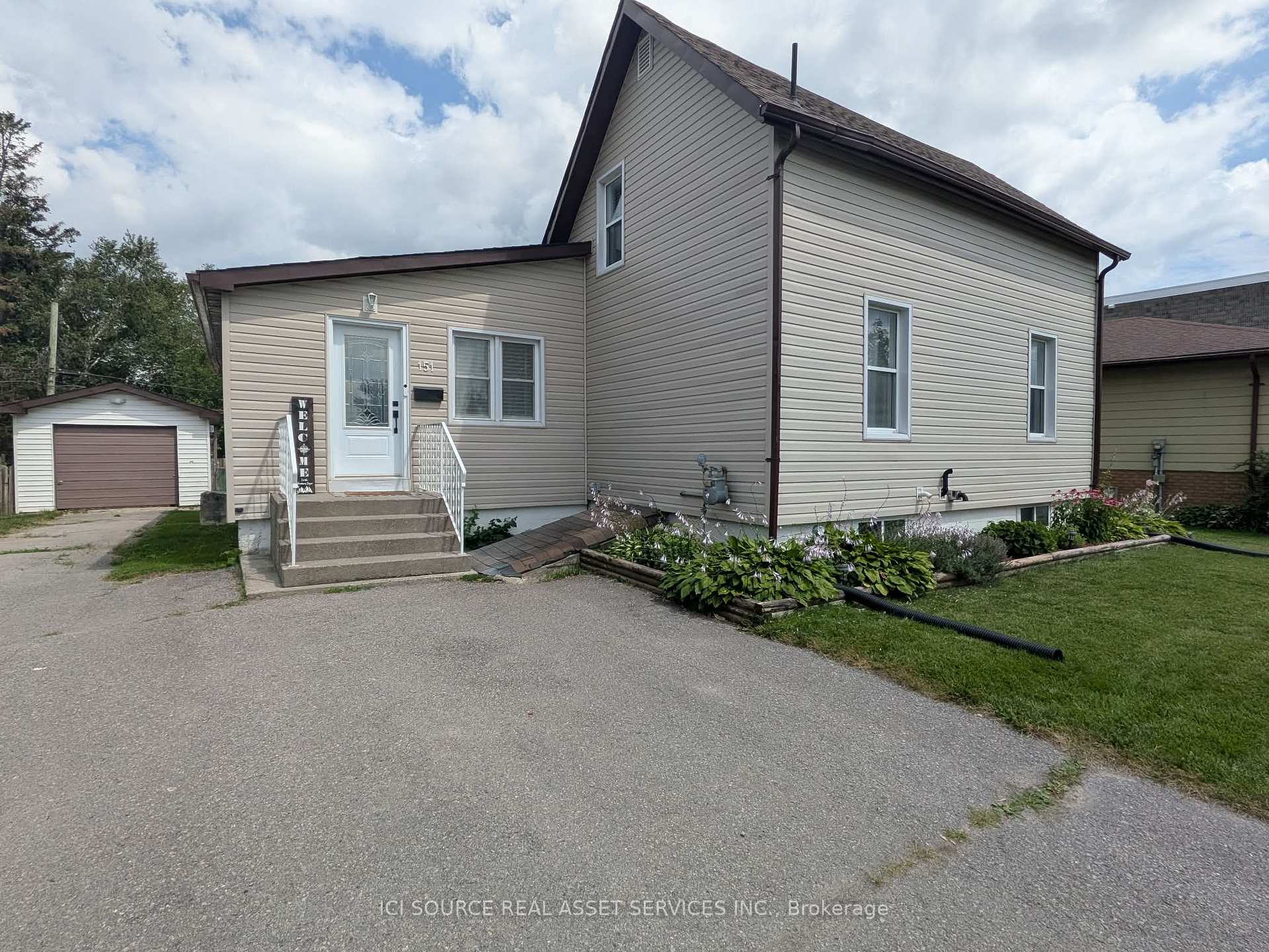 Photo 2 of 151 Singleton Drive, Belleville, Belleville Ward — HOMEH