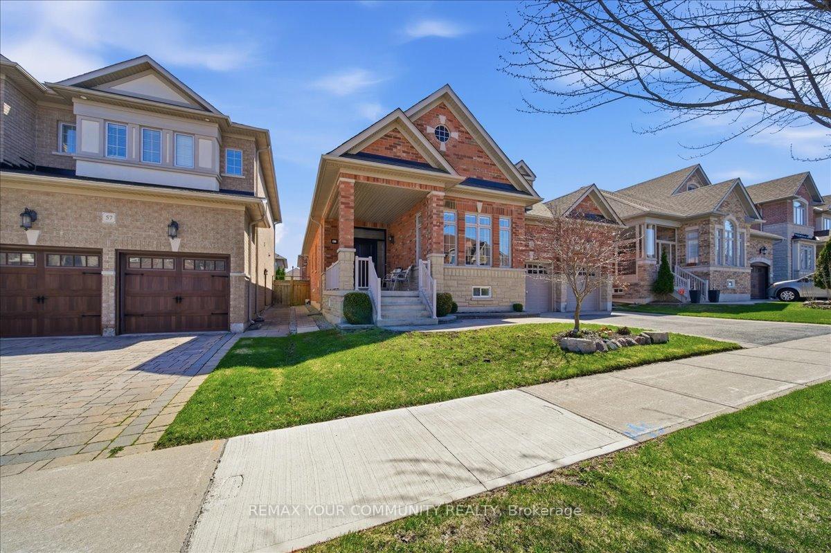 Photo 3 of 51 Tonner Crescent, Aurora, Bayview Northeast — HOMEH