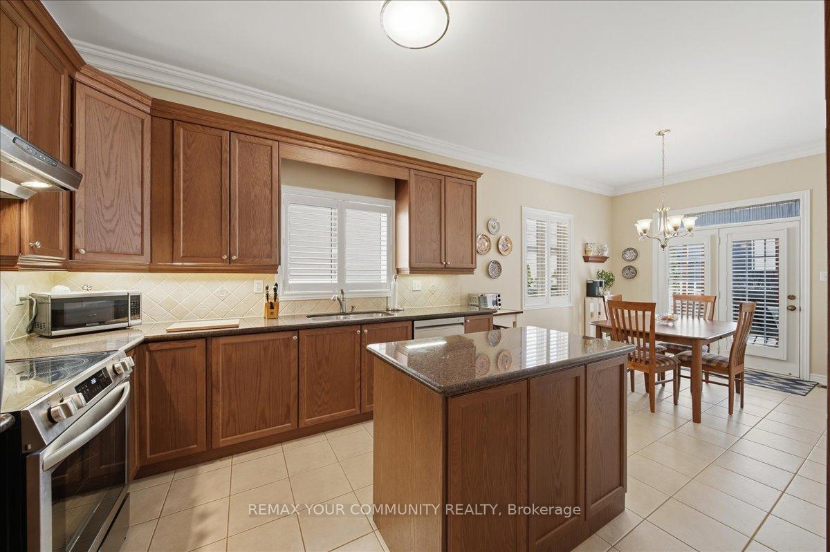 Photo 10 of 51 Tonner Crescent, Aurora, Bayview Northeast — HOMEH