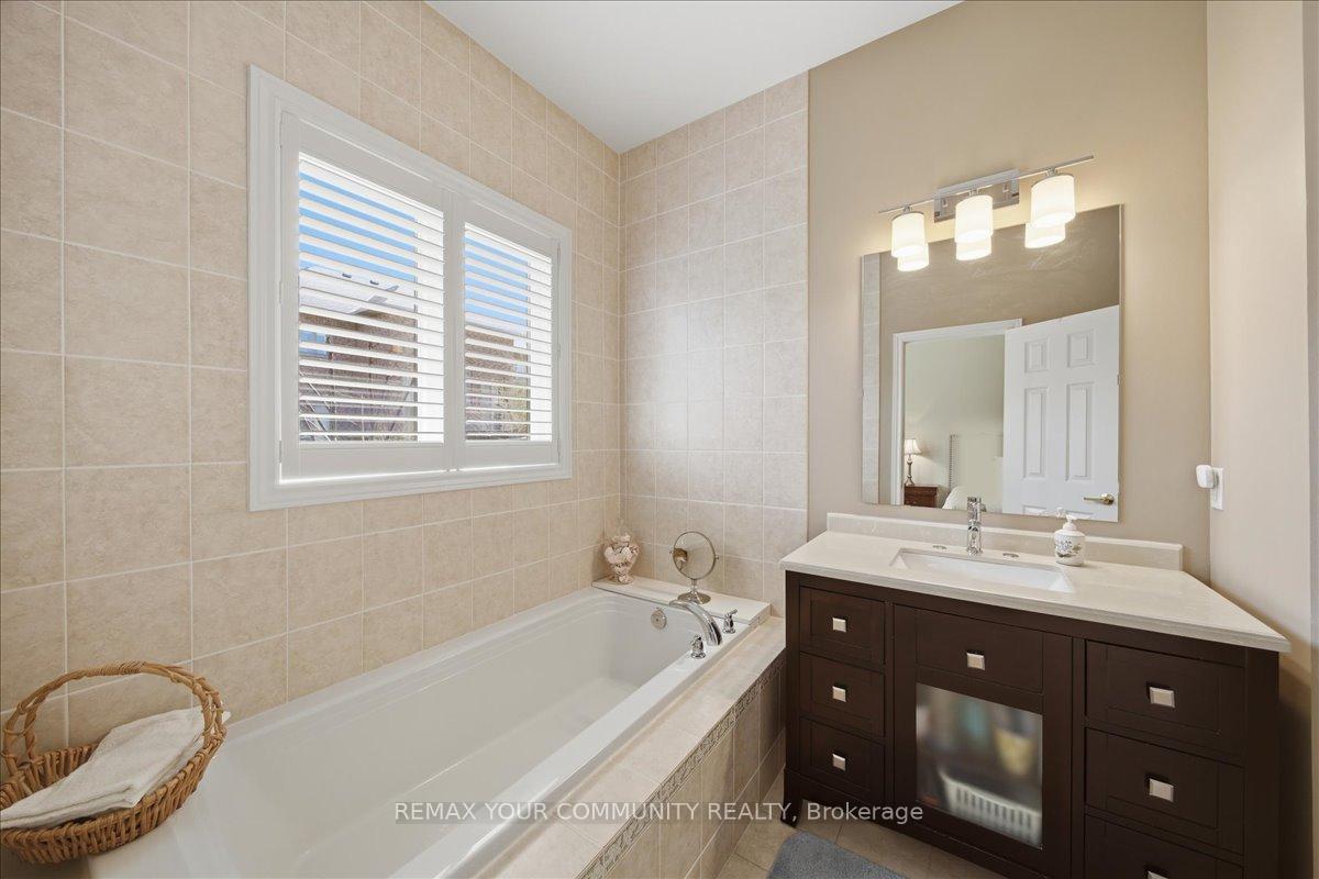Photo 23 of 51 Tonner Crescent, Aurora, Bayview Northeast — HOMEH