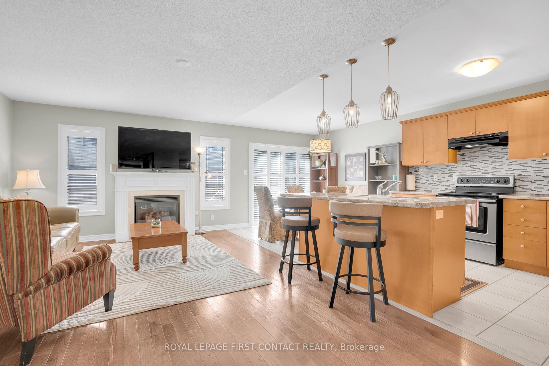 Photo 5 of 3 Maple Crown Terrace, Barrie, Innis-Shore — HOMEH