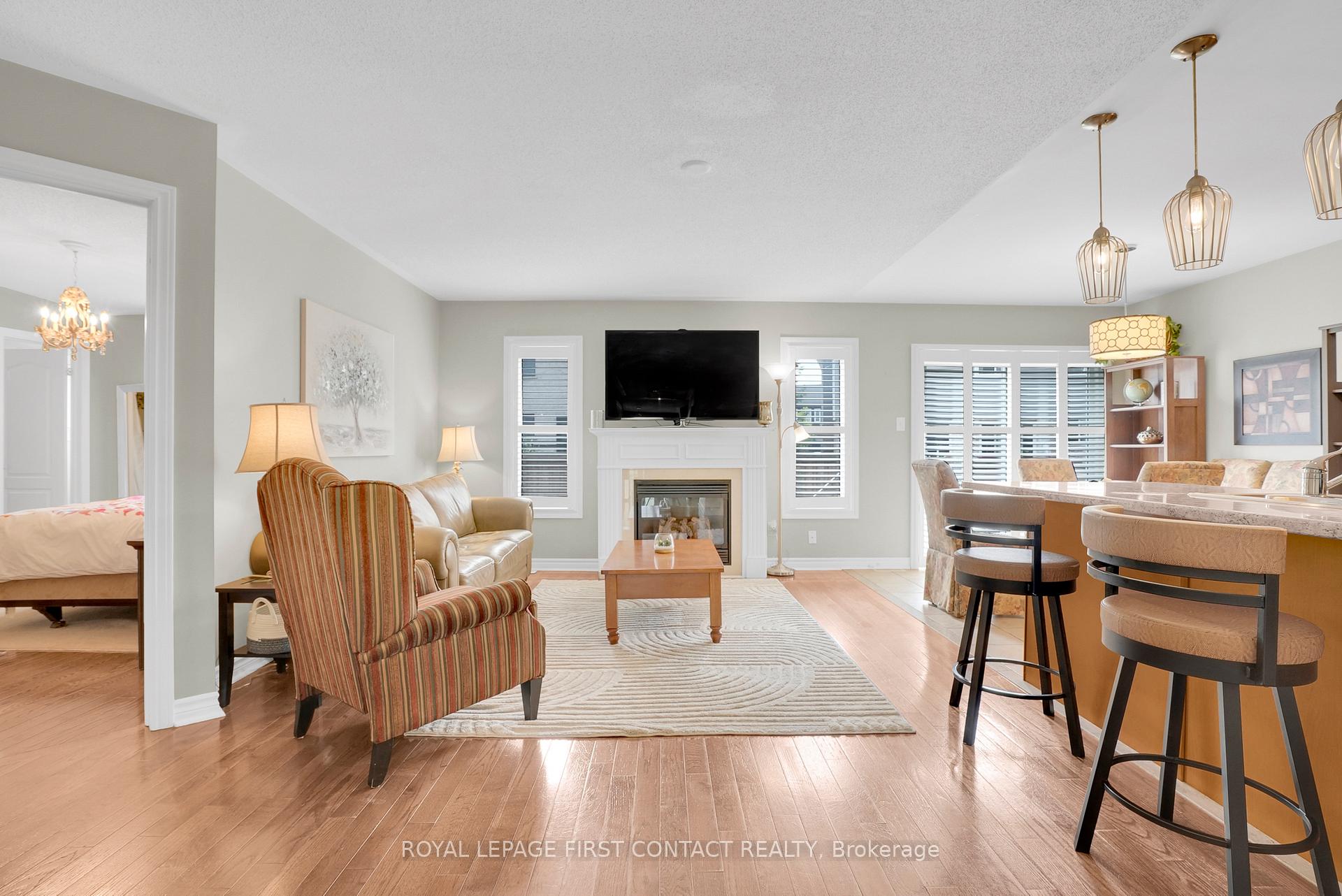 Photo 6 of 3 Maple Crown Terrace, Barrie, Innis-Shore — HOMEH
