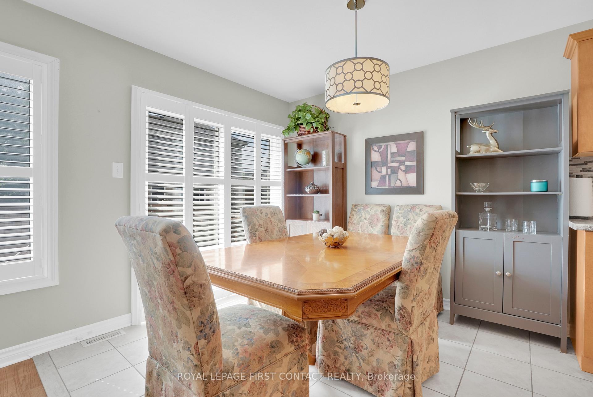 Photo 9 of 3 Maple Crown Terrace, Barrie, Innis-Shore — HOMEH