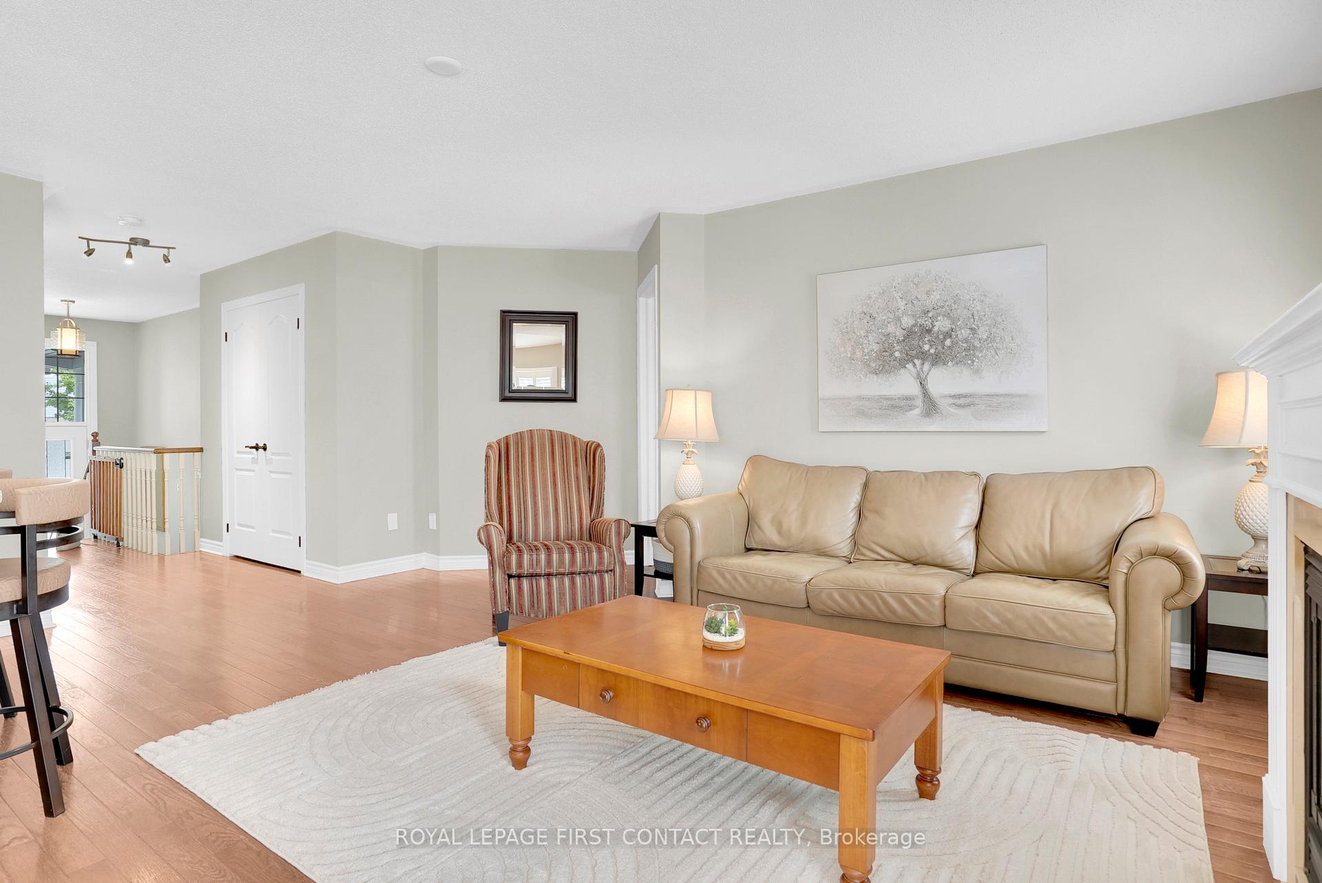 Photo 10 of 3 Maple Crown Terrace, Barrie, Innis-Shore — HOMEH