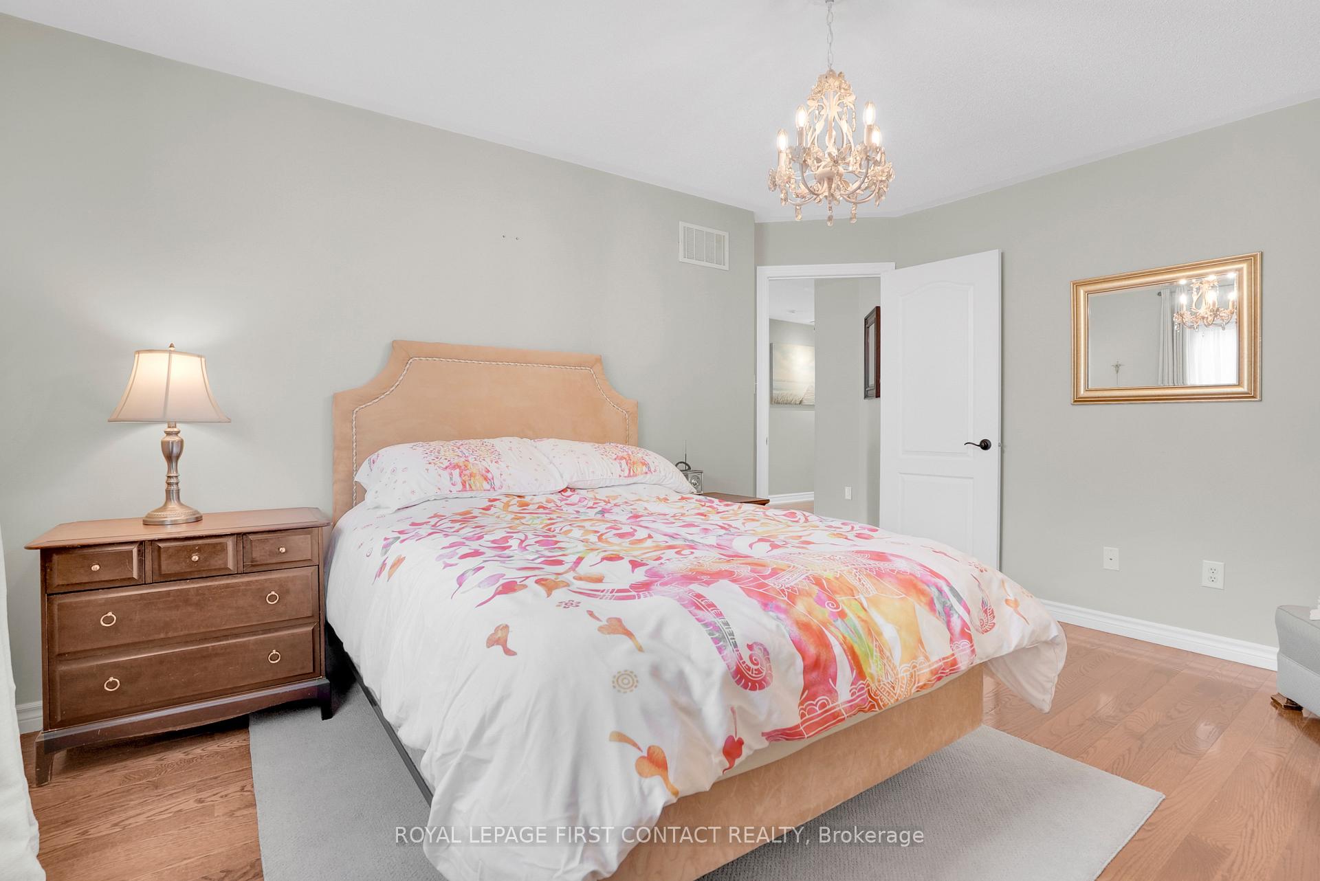 Photo 12 of 3 Maple Crown Terrace, Barrie, Innis-Shore — HOMEH