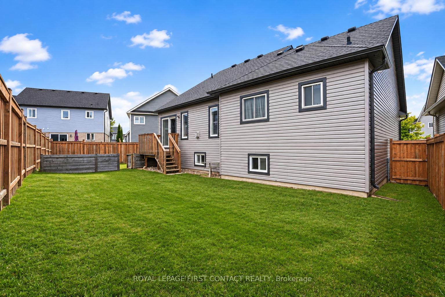 Photo 30 of 3 Maple Crown Terrace, Barrie, Innis-Shore — HOMEH
