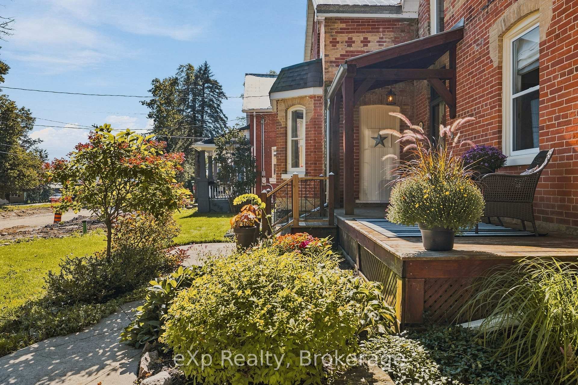 Photo 4 of 51 Osprey Street S, Southgate — HOMEH
