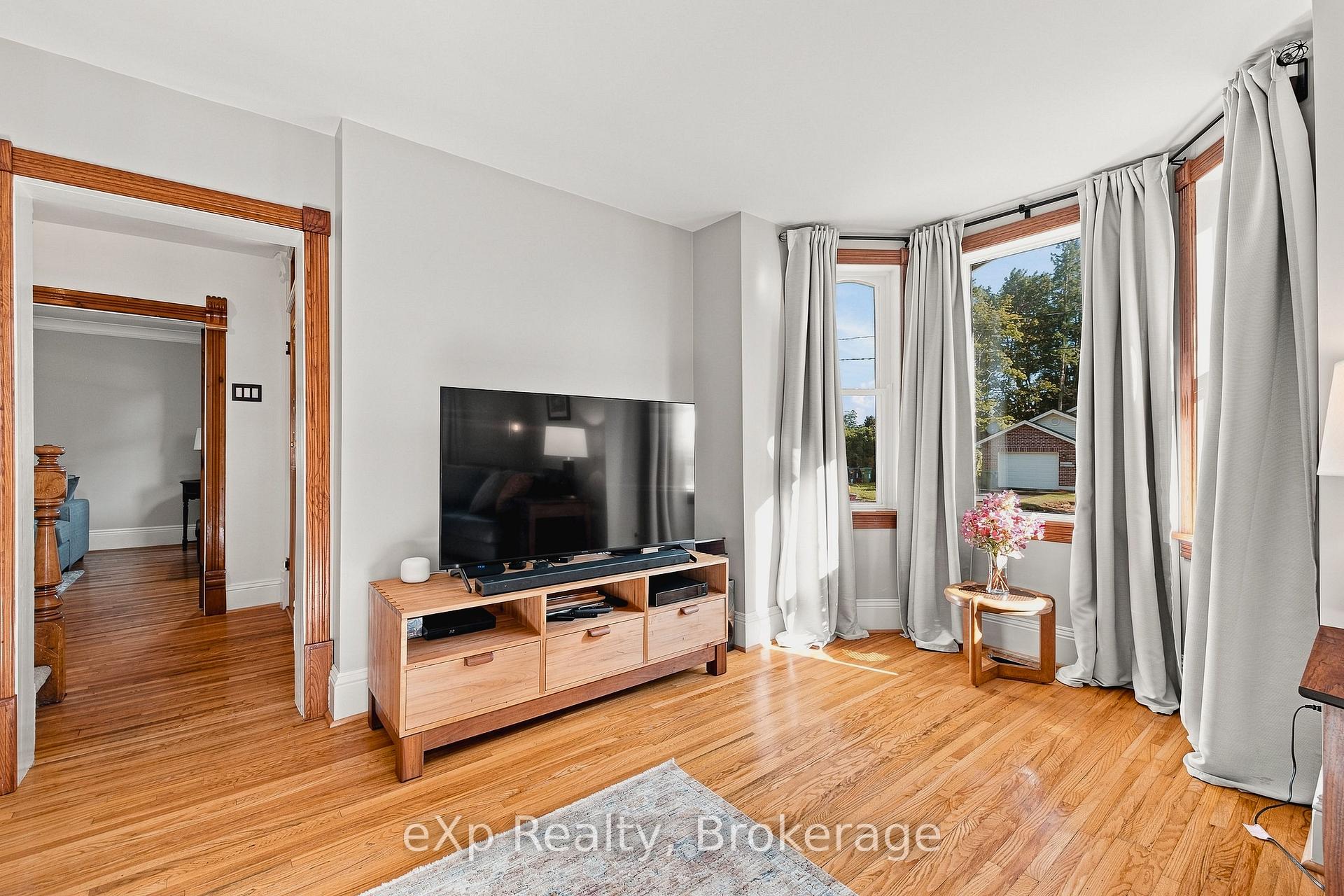 Photo 8 of 51 Osprey Street S, Southgate — HOMEH